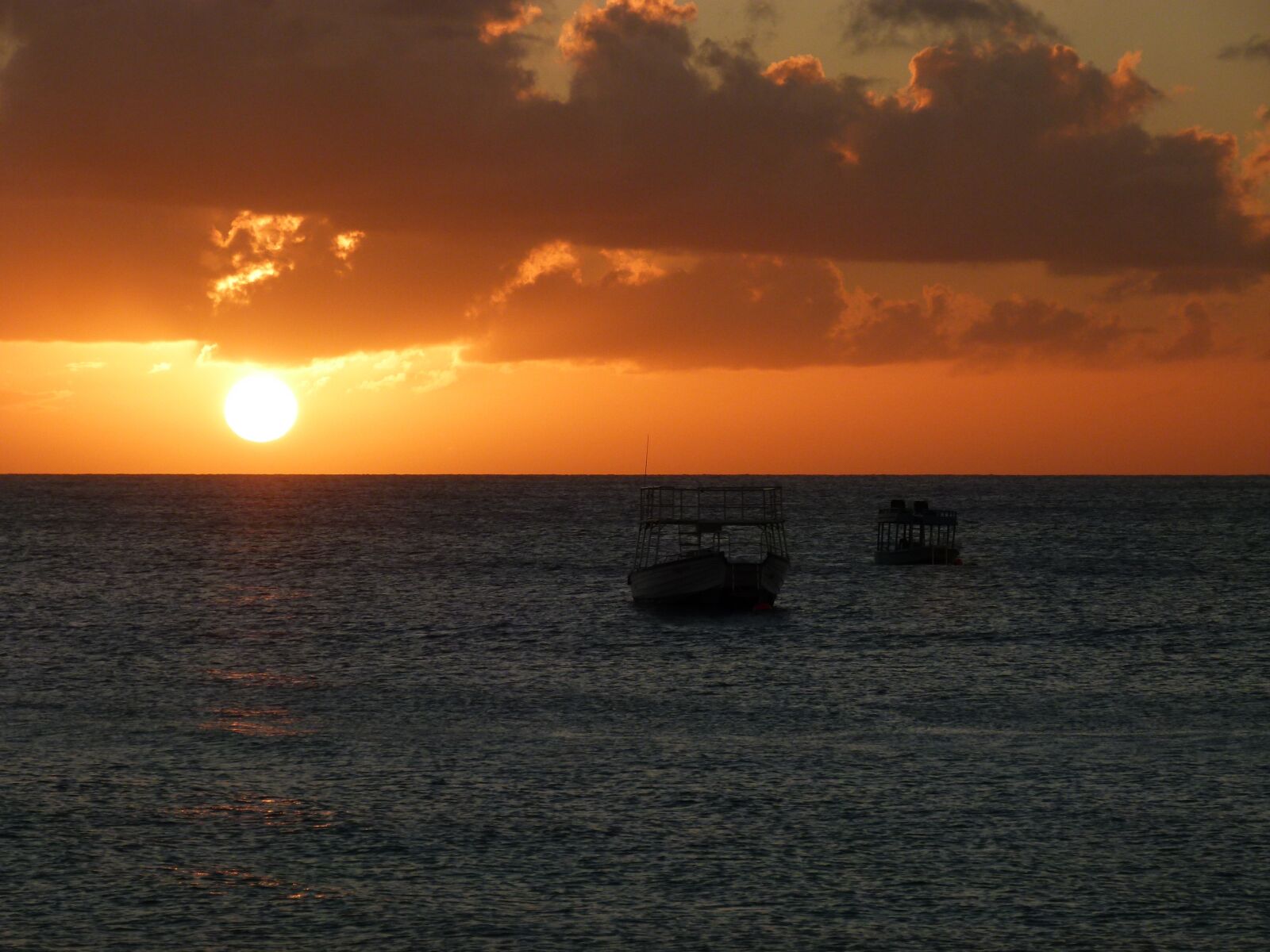 Panasonic Lumix DMC-FZ100 sample photo. Sunset, orange clouds, sunset photography