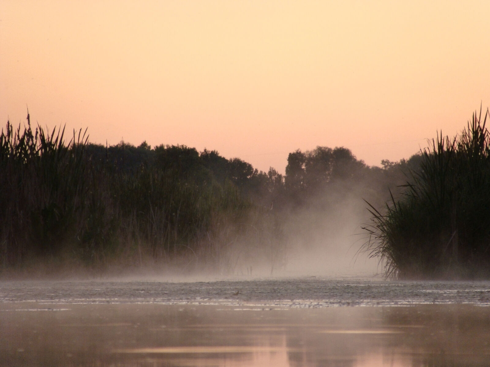 Sony Cyber-shot DSC-H10 sample photo. Nature, sunset, water, mist photography