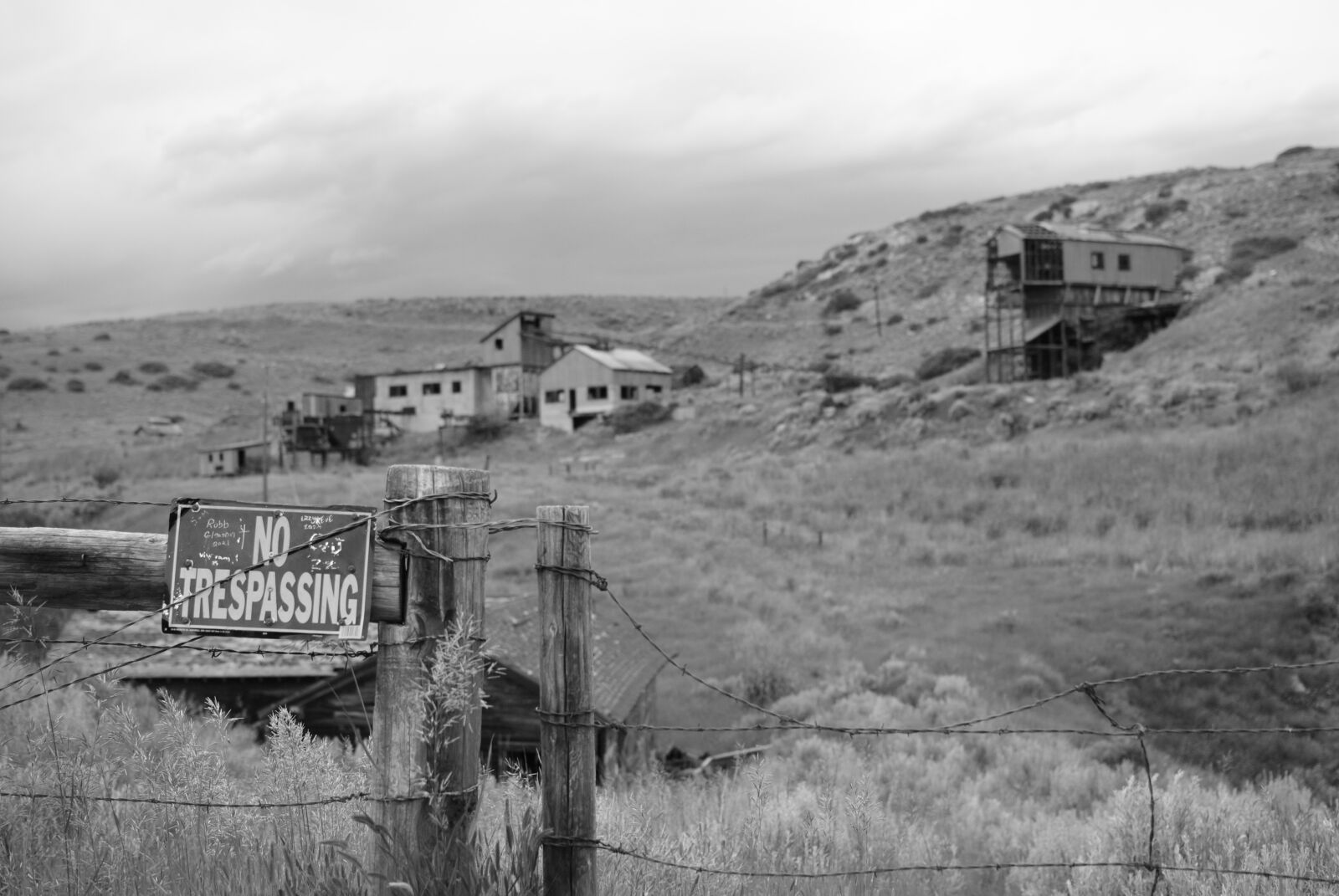 Nikon D3000 + Nikon AF-S DX Nikkor 35mm F1.8G sample photo. Smith mine disaster photography