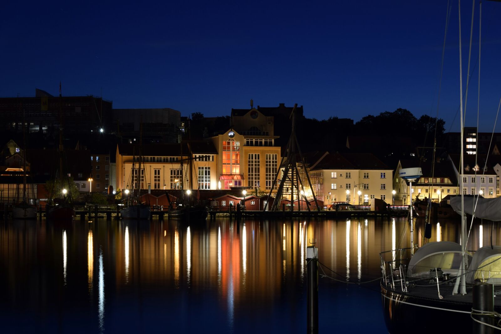 Nikon D5300 sample photo. Flensburg, night photograph, mirroring photography