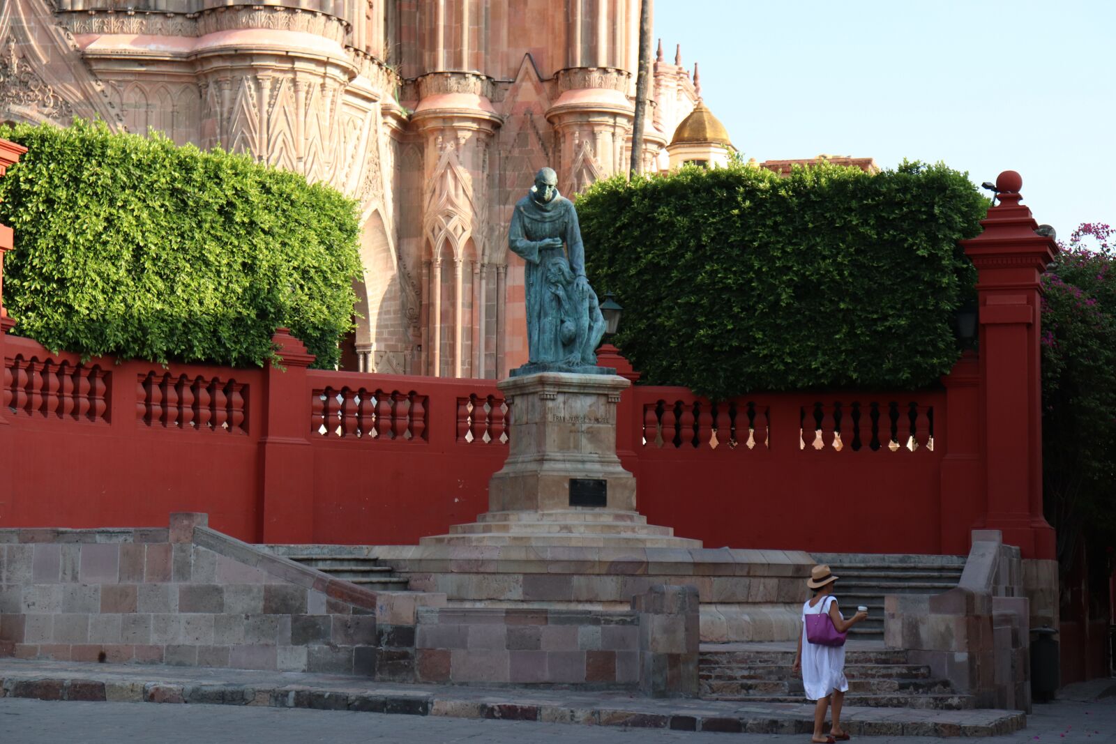 Canon EOS 200D (EOS Rebel SL2 / EOS Kiss X9) sample photo. Statue, mexico, san miguel photography