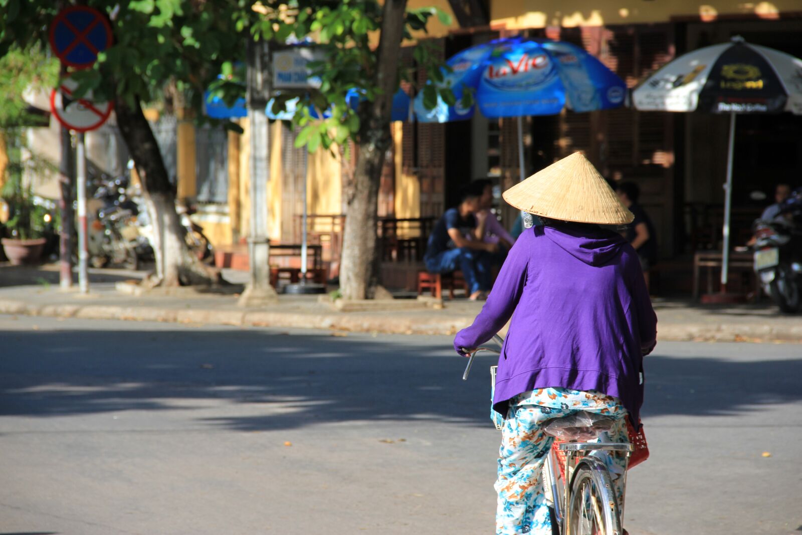Canon EOS 550D (EOS Rebel T2i / EOS Kiss X4) sample photo. Vietnam, hoian, conical photography
