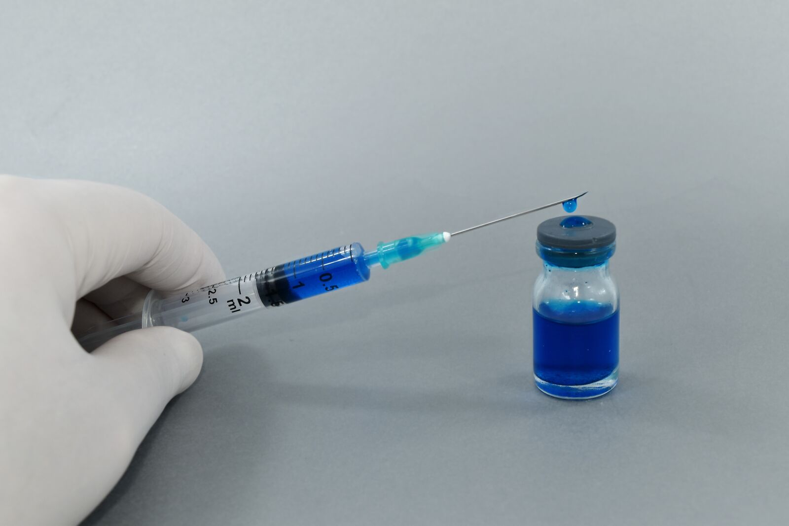 Nikon D5500 sample photo. Antiserum, antitoxin, hand, needle photography