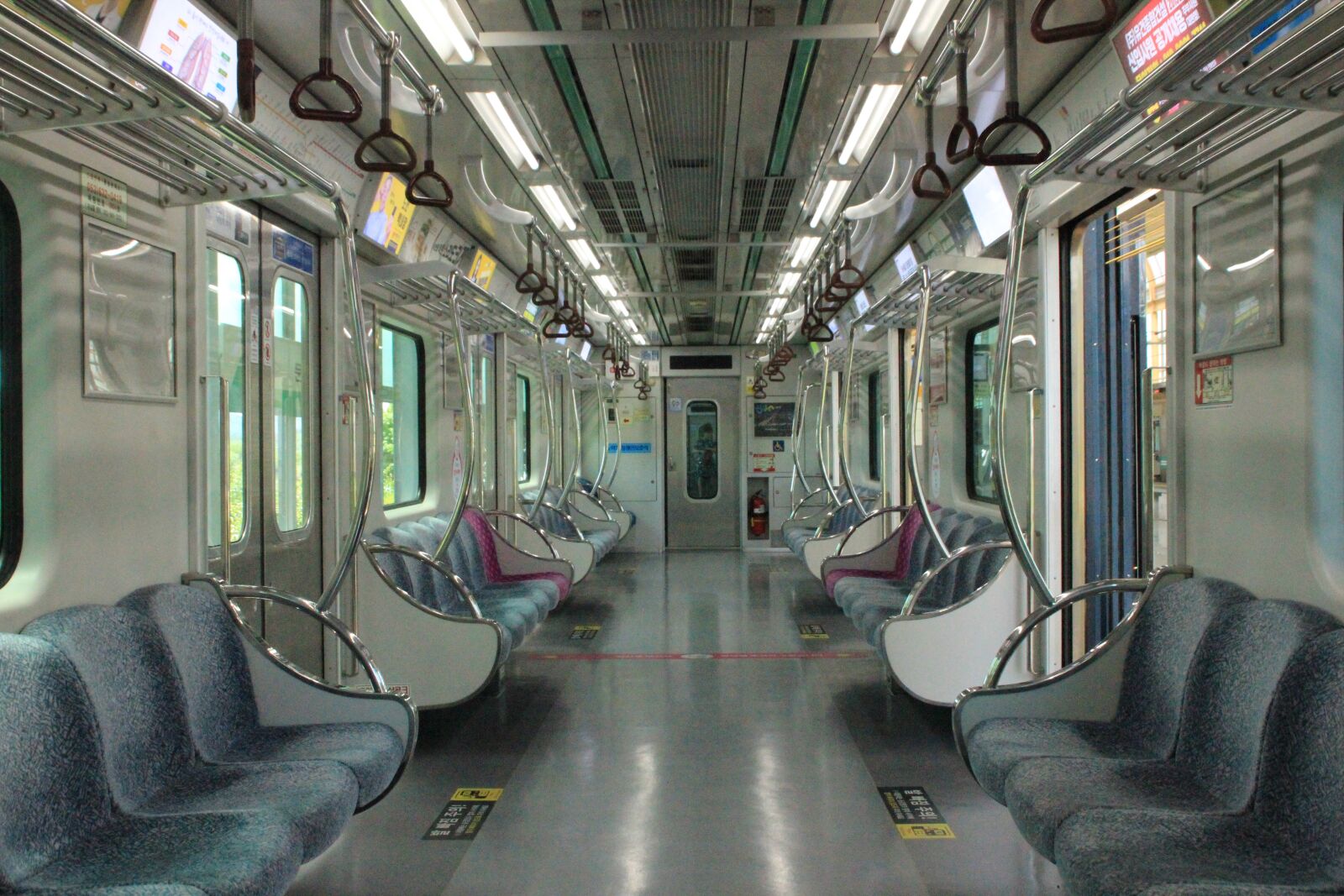 Canon EOS 600D (Rebel EOS T3i / EOS Kiss X5) sample photo. Subway, train, railway photography