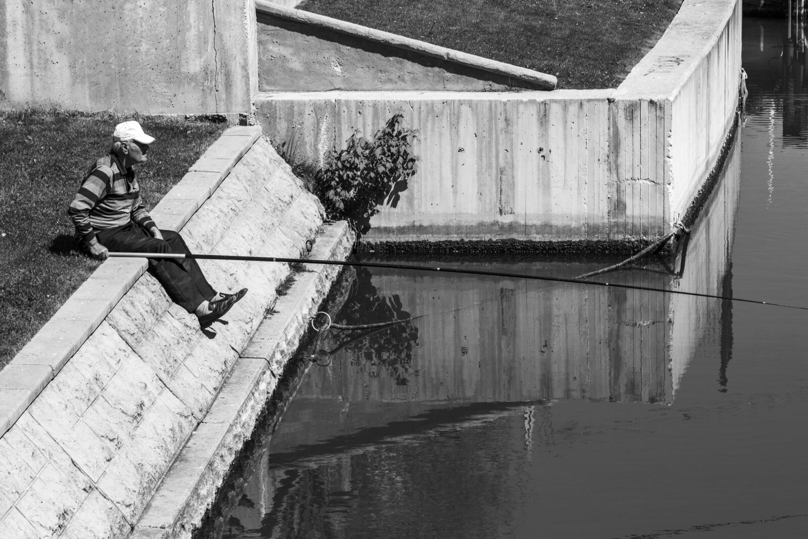 Canon EF-S 55-250mm F4-5.6 IS II sample photo. Black, and, white, fisher photography
