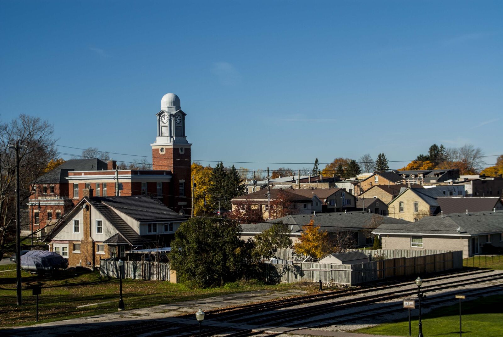 Sony Alpha DSLR-A100 sample photo. Town, ontario, scene photography