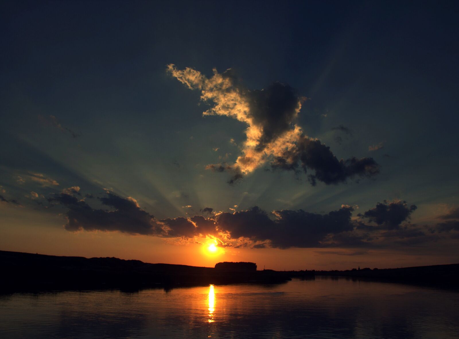 Canon EOS 700D (EOS Rebel T5i / EOS Kiss X7i) sample photo. Sunset, sun, sky photography