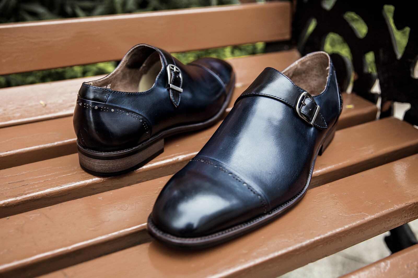 Canon EF 24-70mm F2.8L II USM sample photo. Shoes men, shoe, shine photography