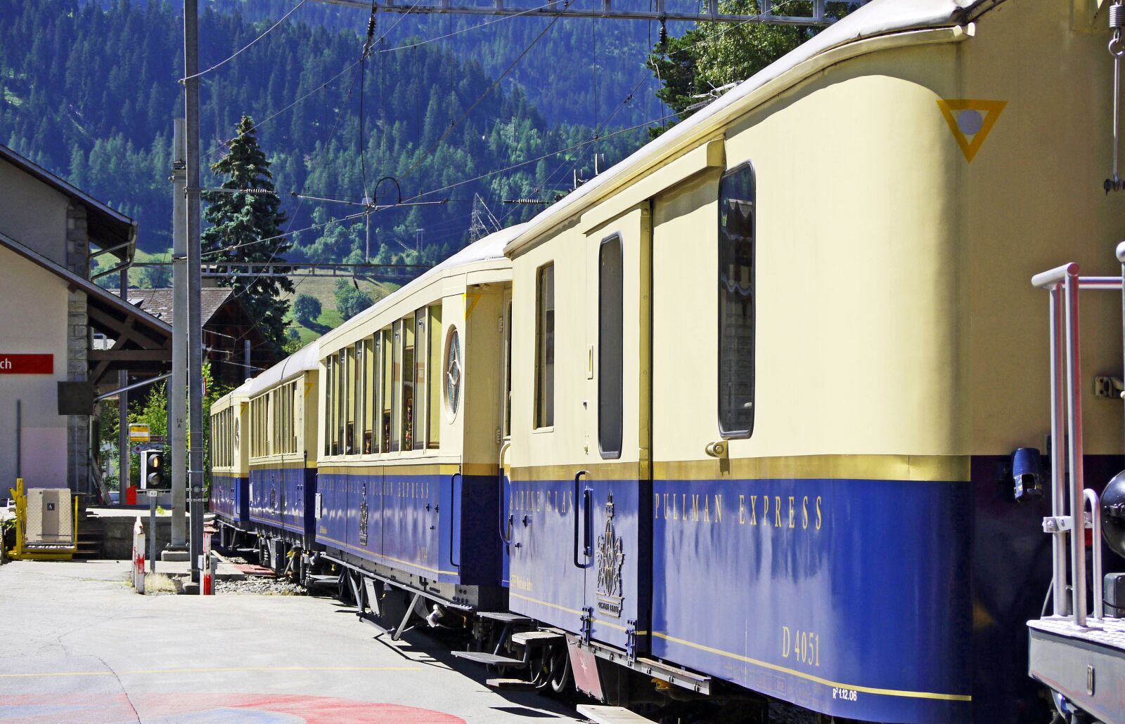 Panasonic Lumix DMC-G1 sample photo. Luxury train, alpine classic photography