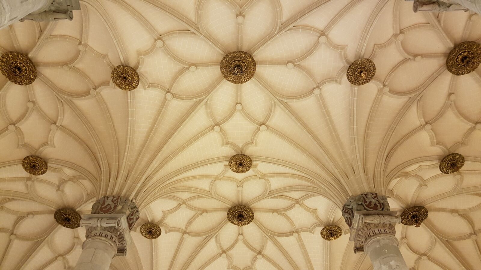 Samsung Galaxy S7 sample photo. Ceiling, architecture, saragossa photography
