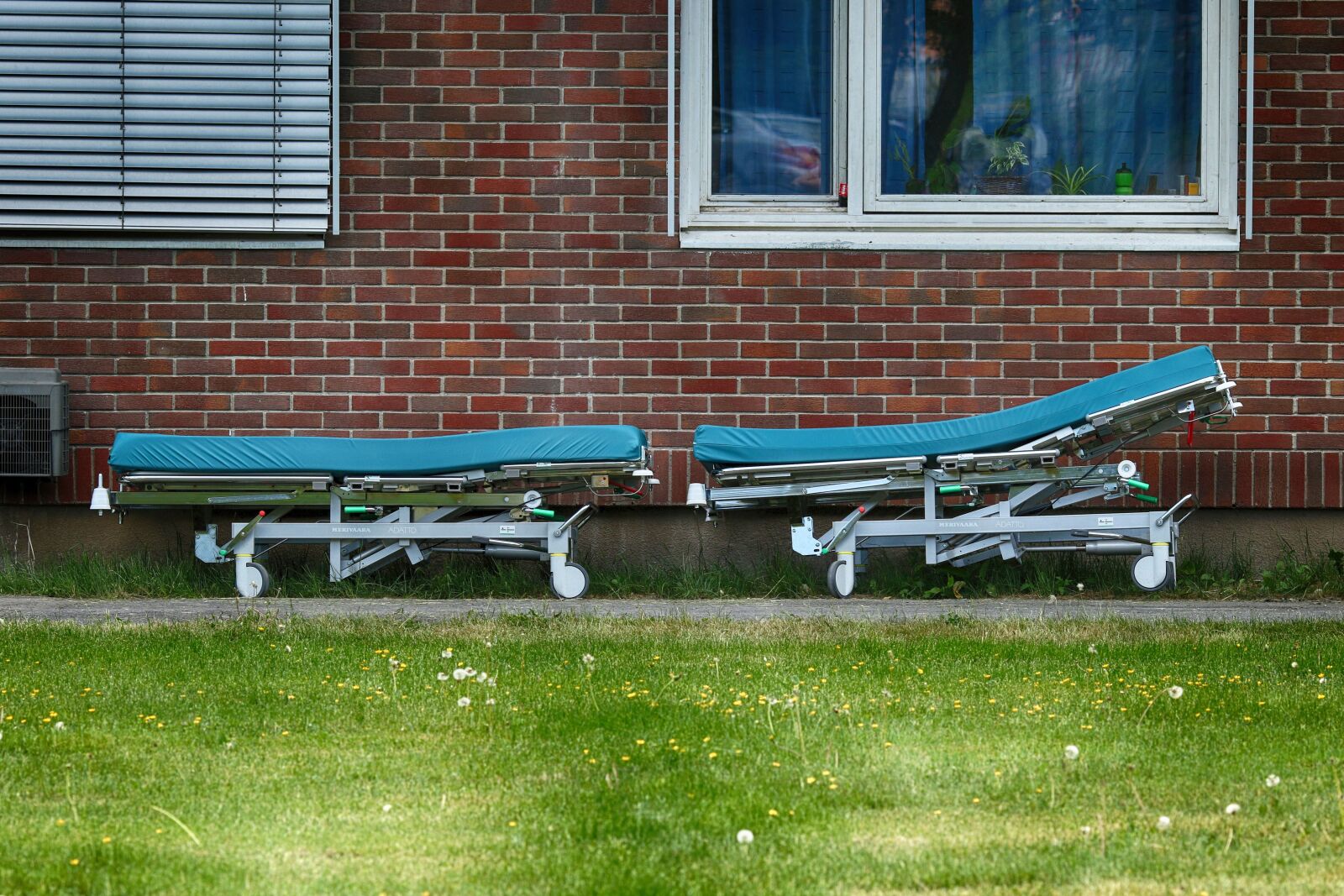 Canon EOS 7D Mark II + Canon EF 135mm F2L USM sample photo. Bed, outdoor, summer photography