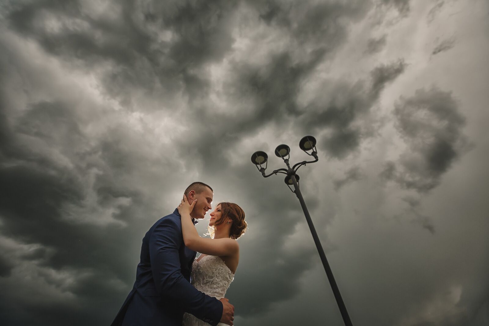 Canon EF 16-35mm F2.8L II USM sample photo. Hugging, love, outside, clouds photography