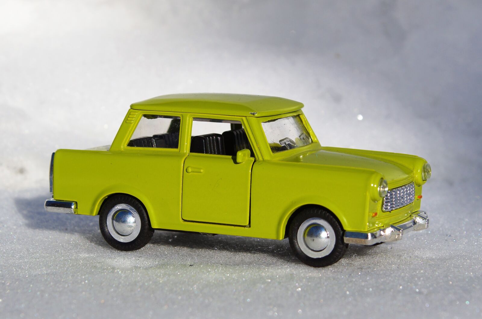 Sony DT 18-70mm F3.5-5.6 sample photo. Model car, satellite, auto photography