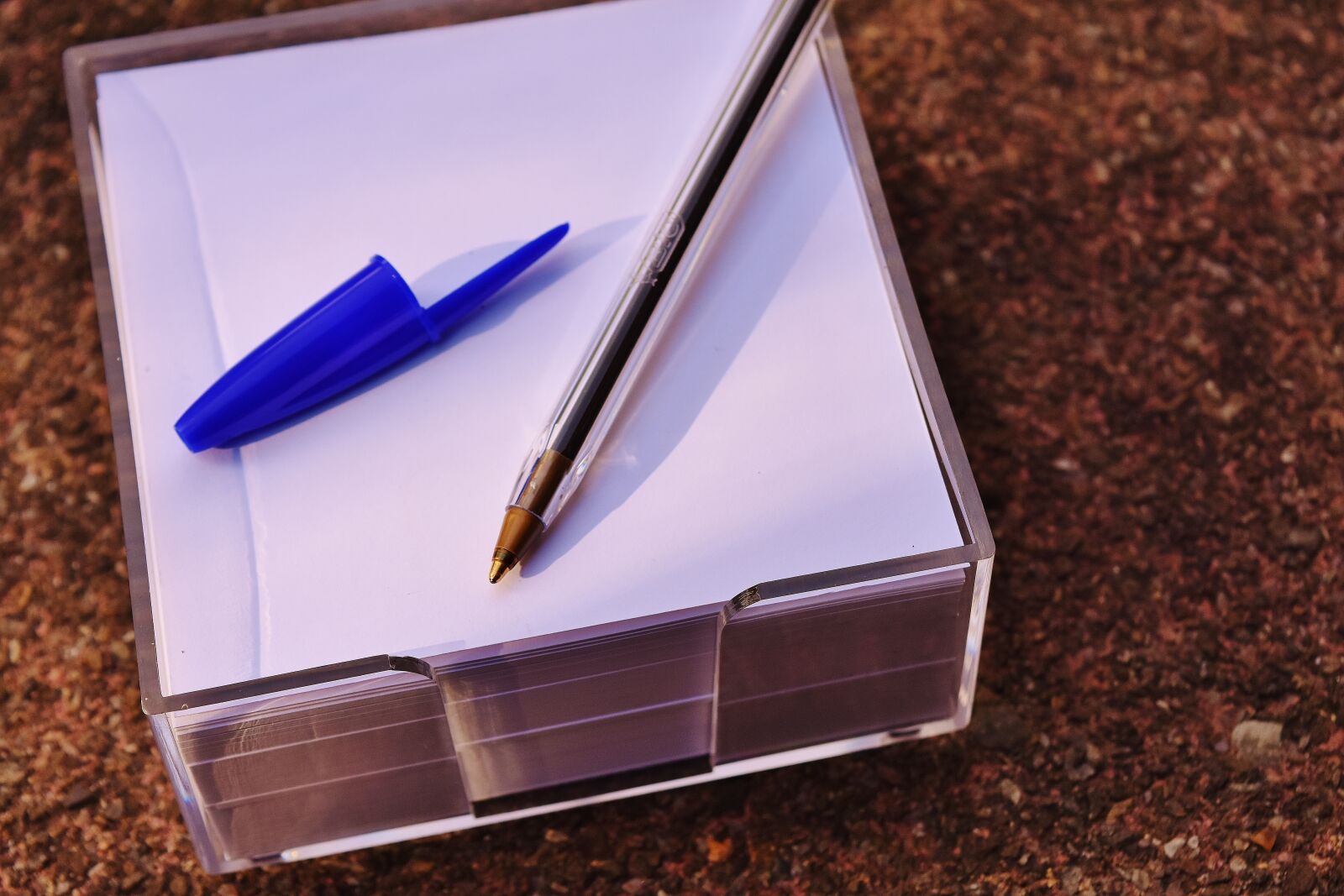 Nikon D7200 sample photo. Pen, stickies, memo photography