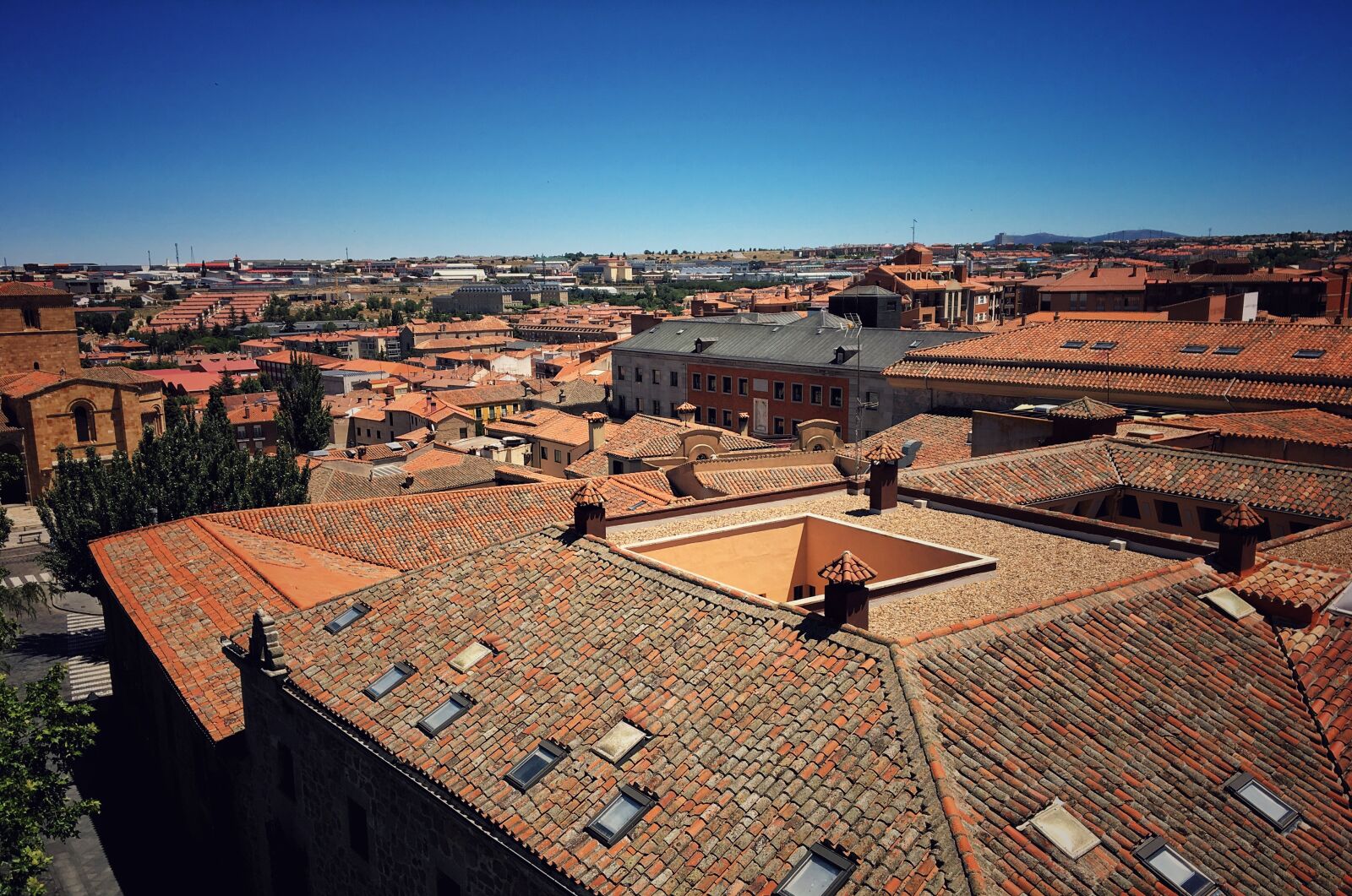 iPhone 6s back camera 4.15mm f/2.2 sample photo. Avila, europe, roof, summer photography