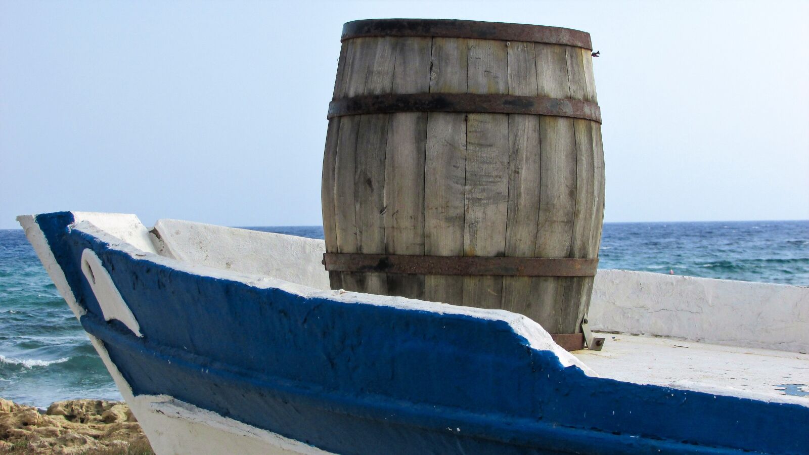 Canon PowerShot SX400 IS sample photo. Barrel, old, wooden photography