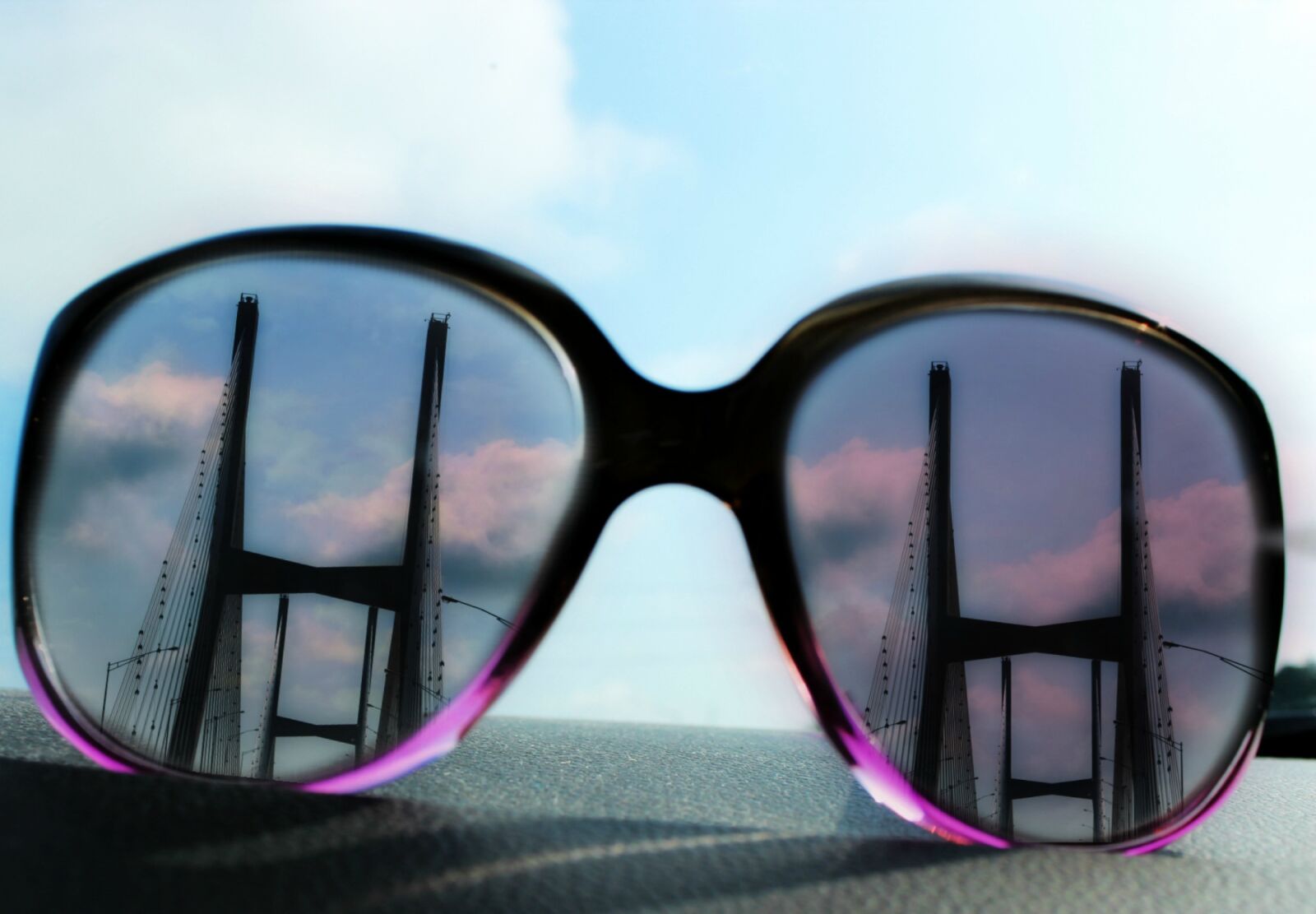 Canon EOS 1200D (EOS Rebel T5 / EOS Kiss X70 / EOS Hi) sample photo. Sunglasses, dashboard, bridge photography