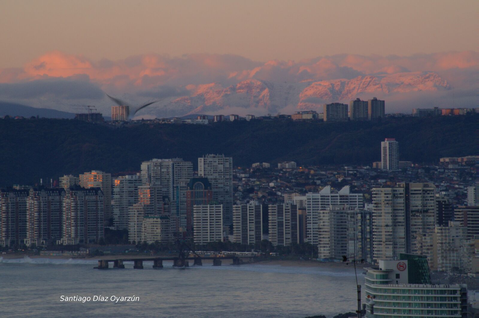 Sony SLT-A58 sample photo. Beach, sea, city photography