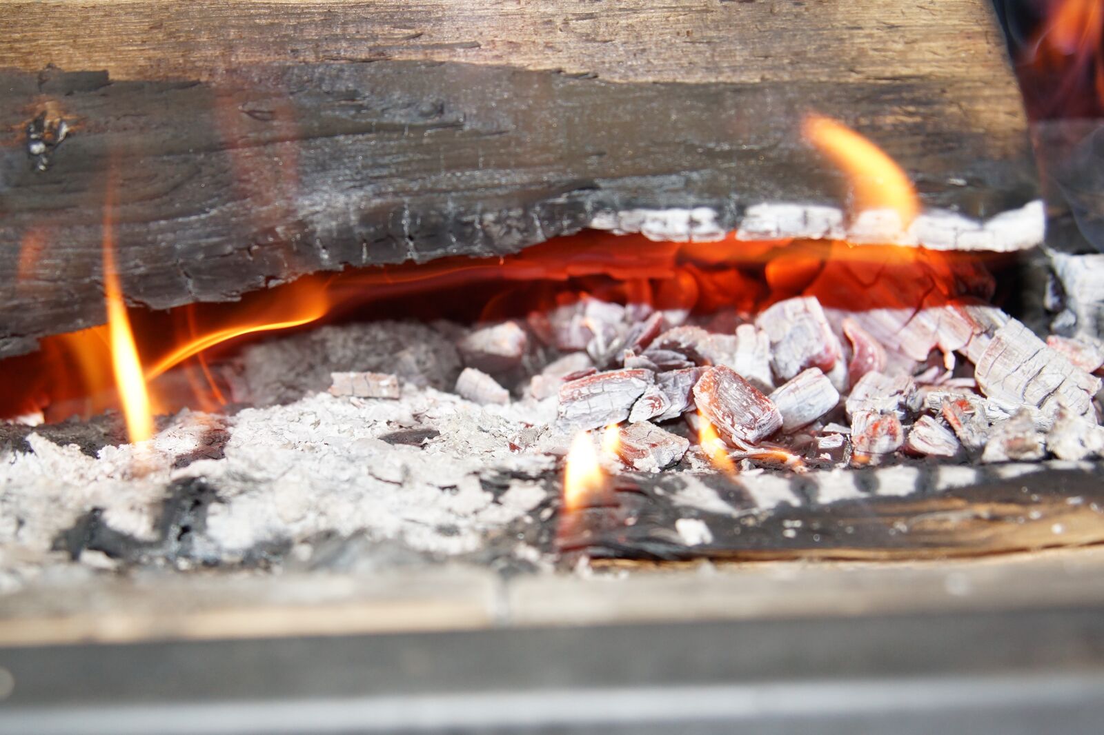 Sony SLT-A65 (SLT-A65V) + 24-70mm F2.8 sample photo. Fire, embers, flame photography