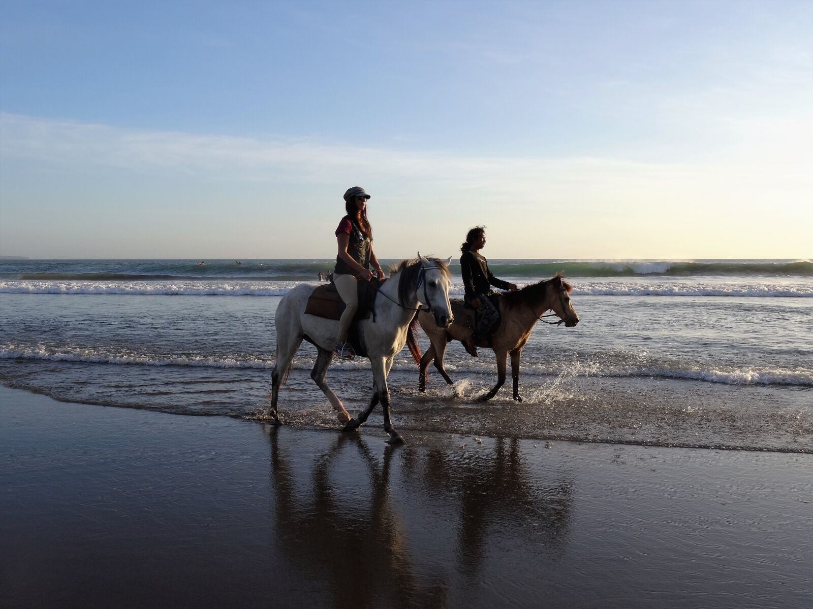 Sony DSC-HX50 sample photo. Walk on the beach photography