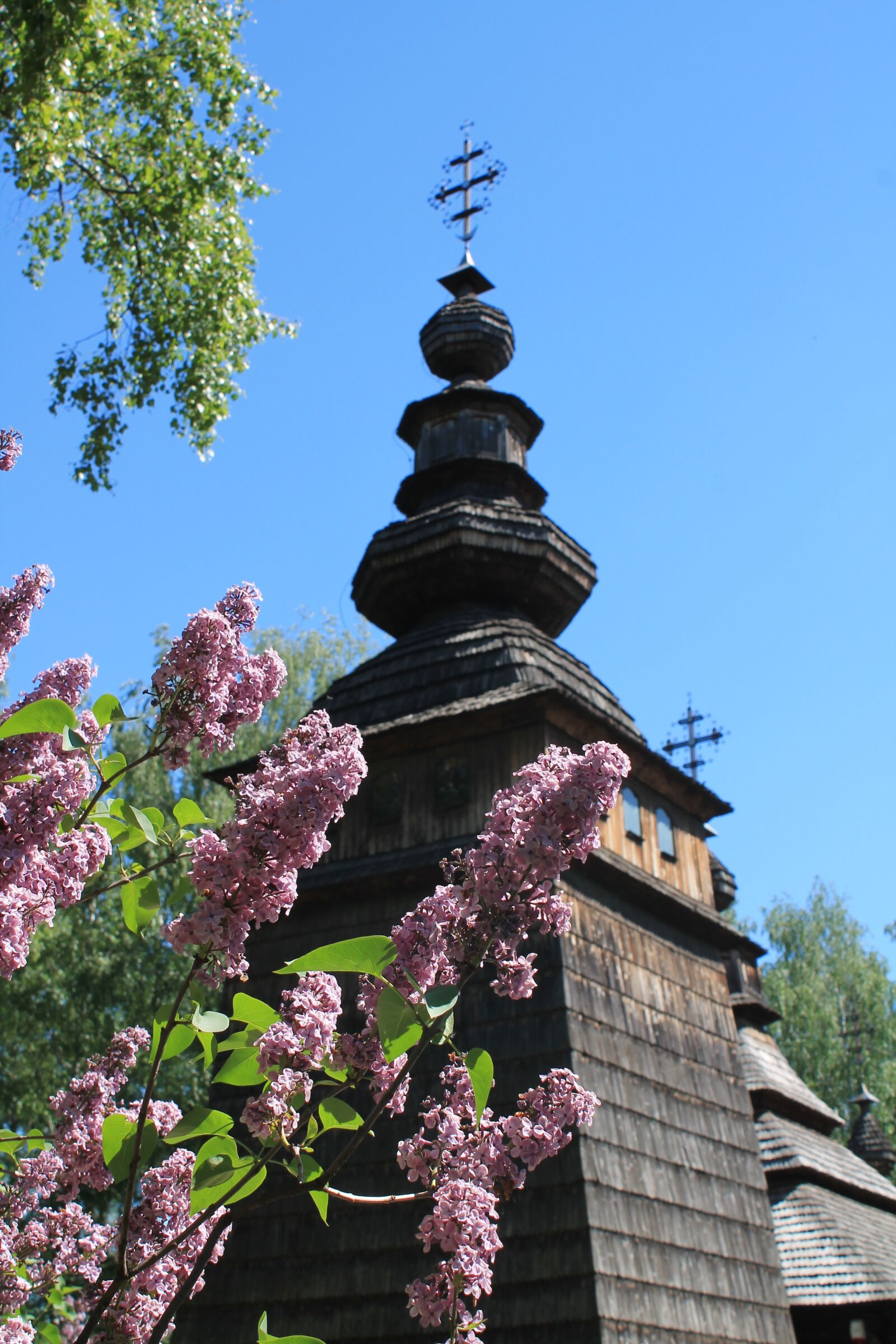 Canon EOS 1100D (EOS Rebel T3 / EOS Kiss X50) sample photo. Lilac, church, religion photography