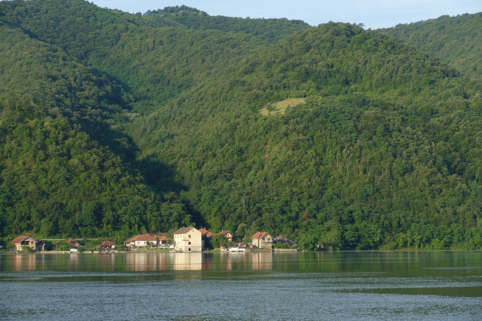 Panasonic Lumix DMC-FZ1000 sample photo. Serbia, danube, river cruise photography