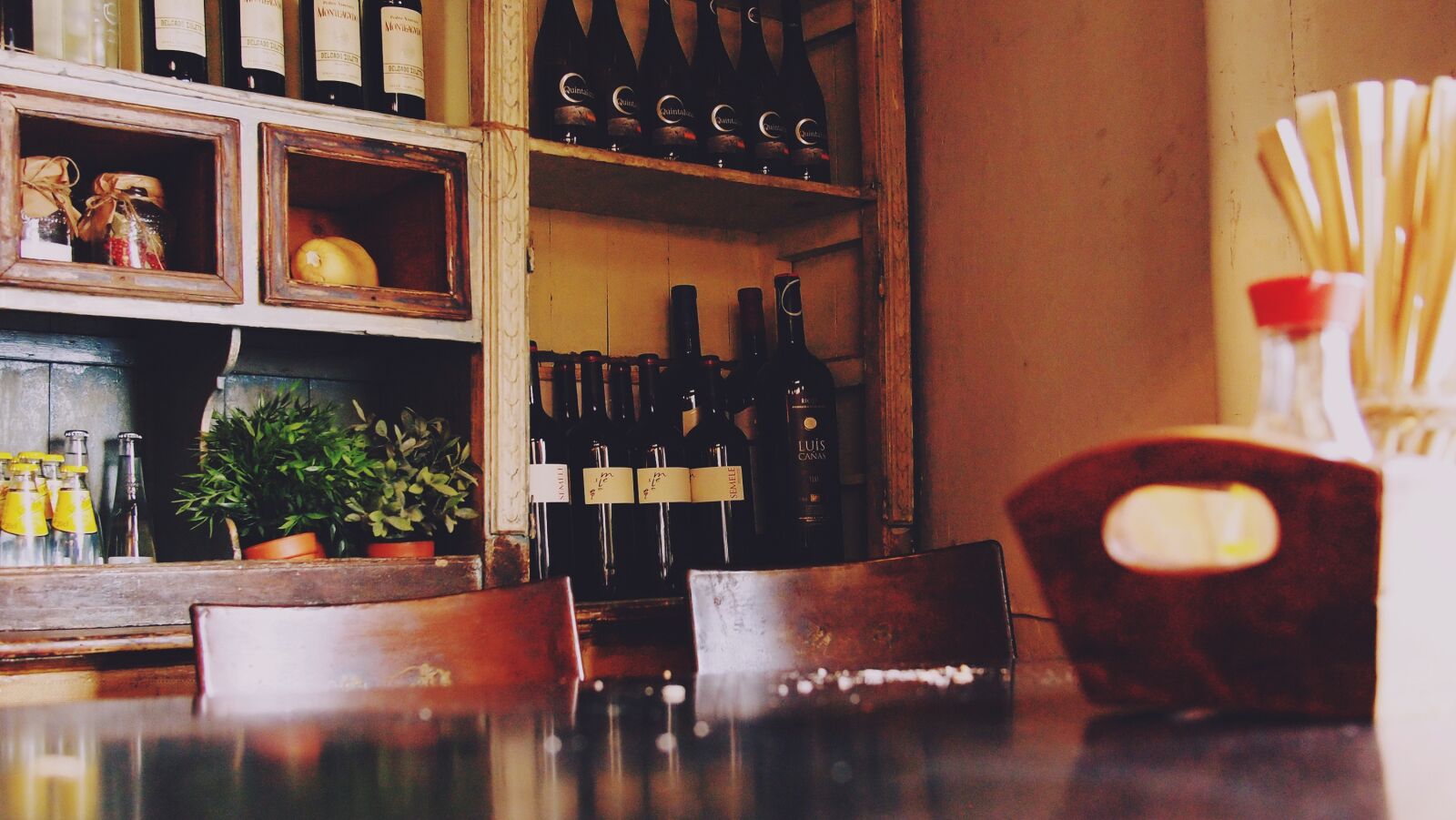 Olympus PEN E-PL1 sample photo. Restaurant, bar, cafe photography