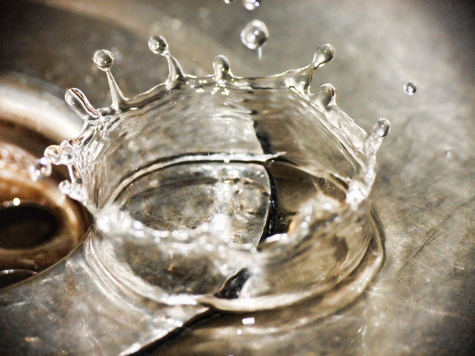FujiFilm FinePix S200EXR (FinePix S205EXR) sample photo. Art, splash, water photography