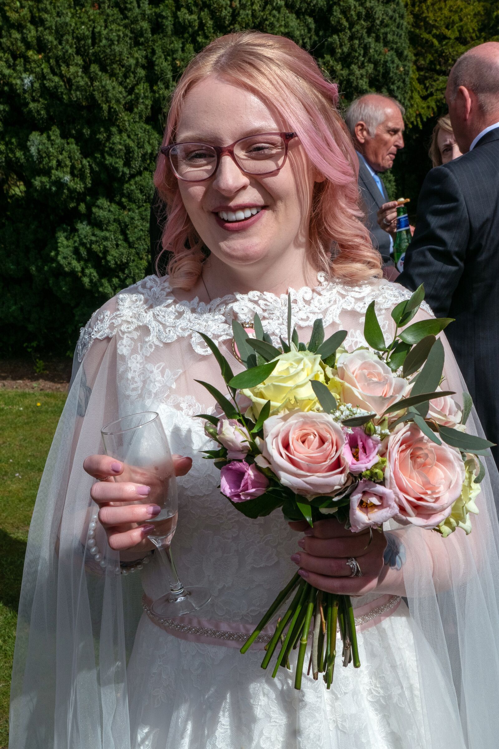 Panasonic DC-TZ200 sample photo. Bride, flowers, wedding photography