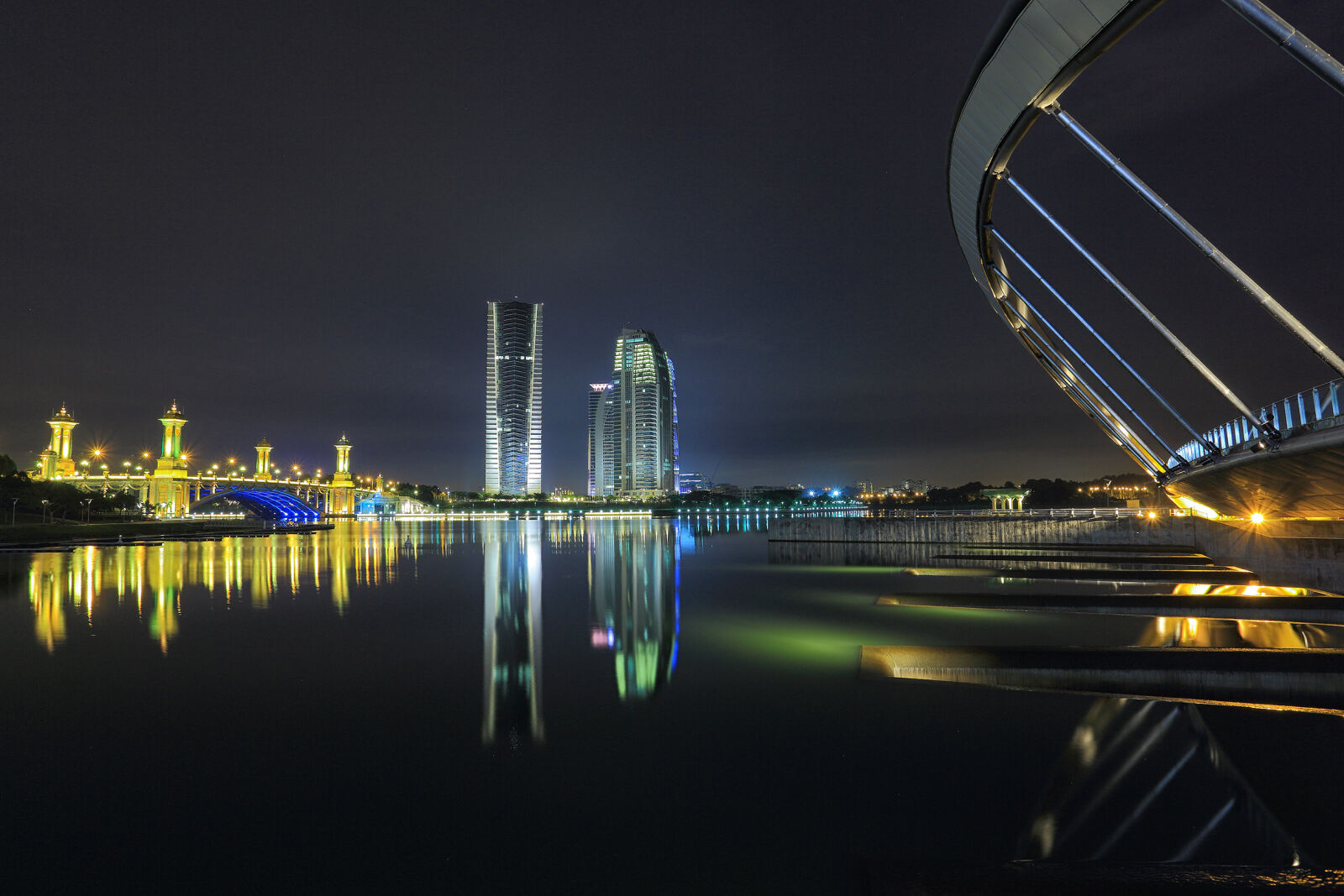 Canon EF 17-40mm F4L USM sample photo. High, rise, building, at photography