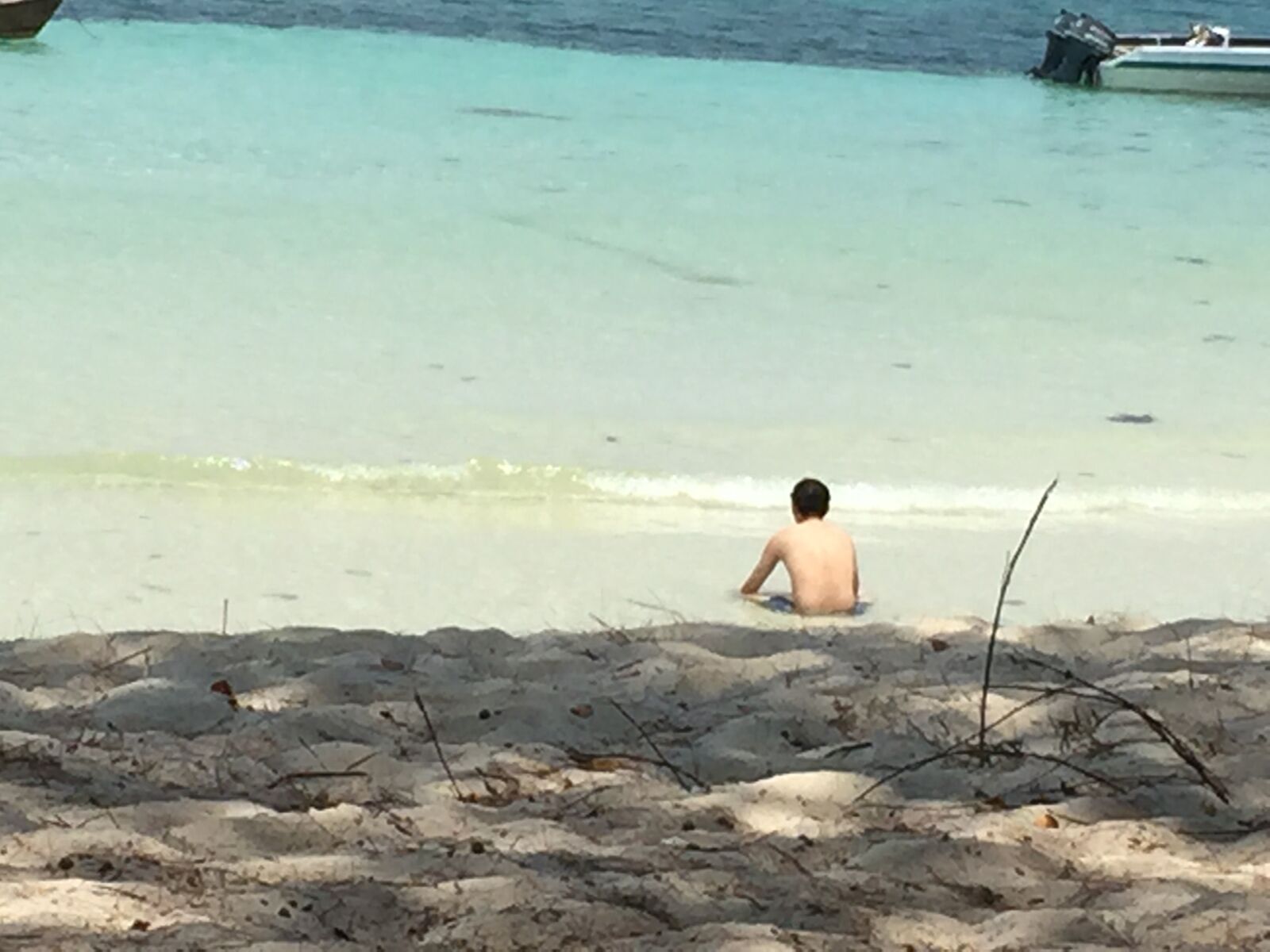 iPhone 6 Plus back camera 4.15mm f/2.2 sample photo. Alone, lonely, sea photography