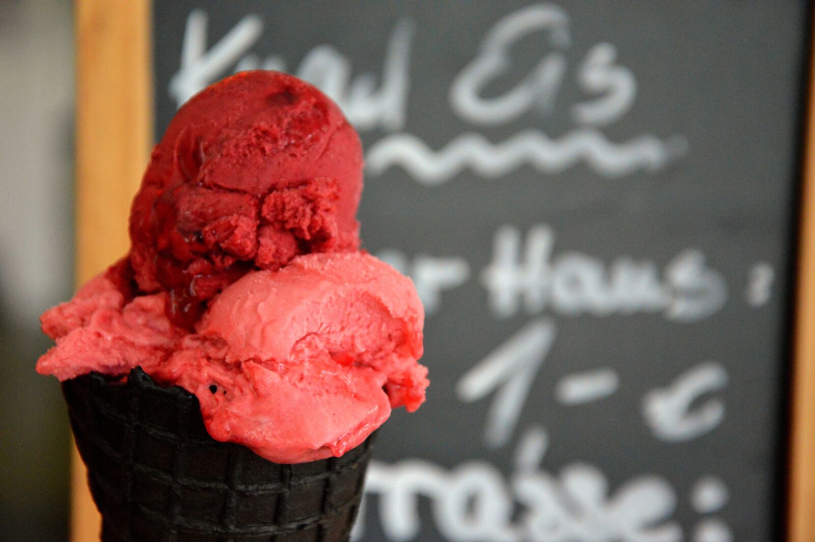 Nikon D3200 sample photo. Chalkboard background, offer, ice photography