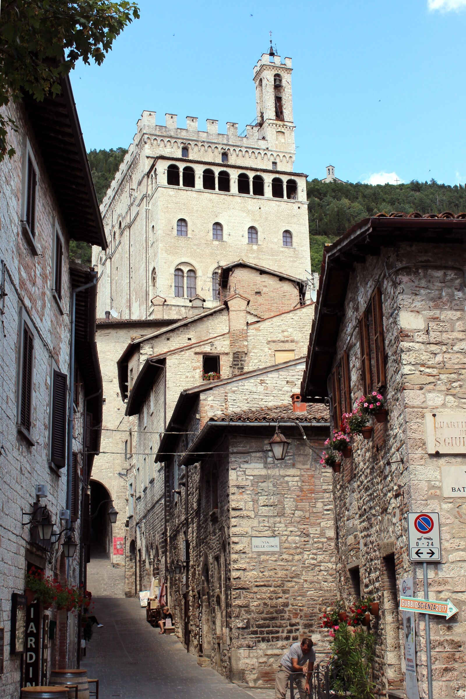 Canon EOS 1200D (EOS Rebel T5 / EOS Kiss X70 / EOS Hi) sample photo. Umbria, gubbio, glimpse photography