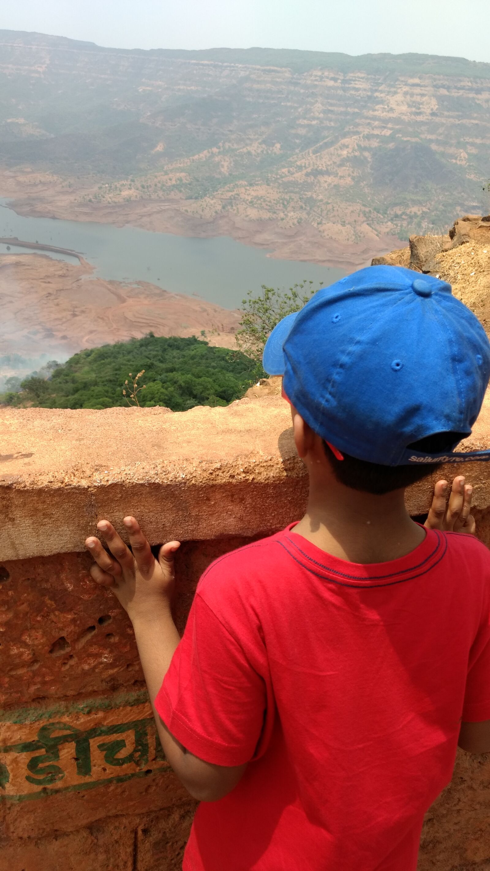 Motorola Moto G (4) sample photo. Boy, boy, looking, down photography