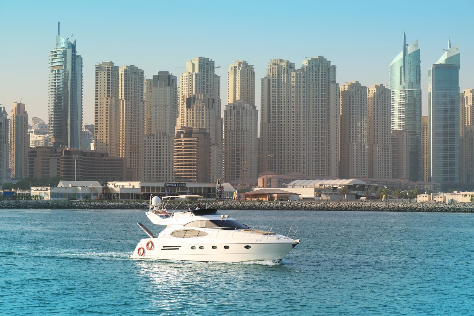 Canon EOS 750D (EOS Rebel T6i / EOS Kiss X8i) sample photo. Dubai, marina, yacht photography