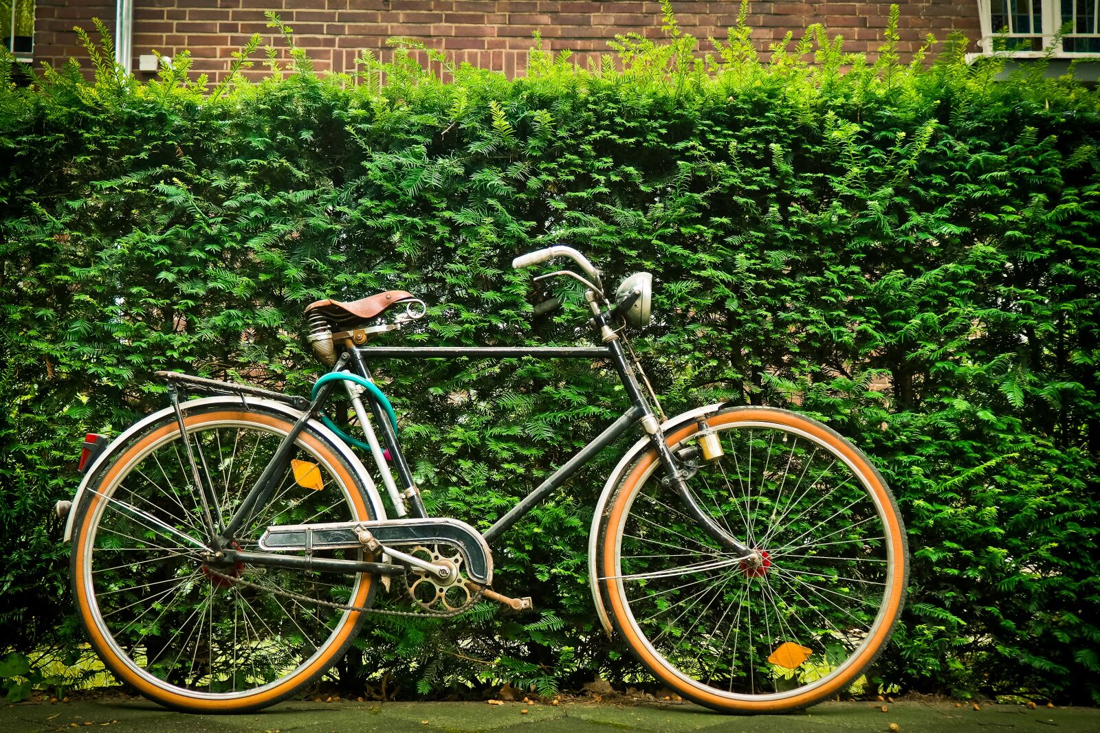 Olympus OM-D E-M10 sample photo. Bike, old, wheel photography
