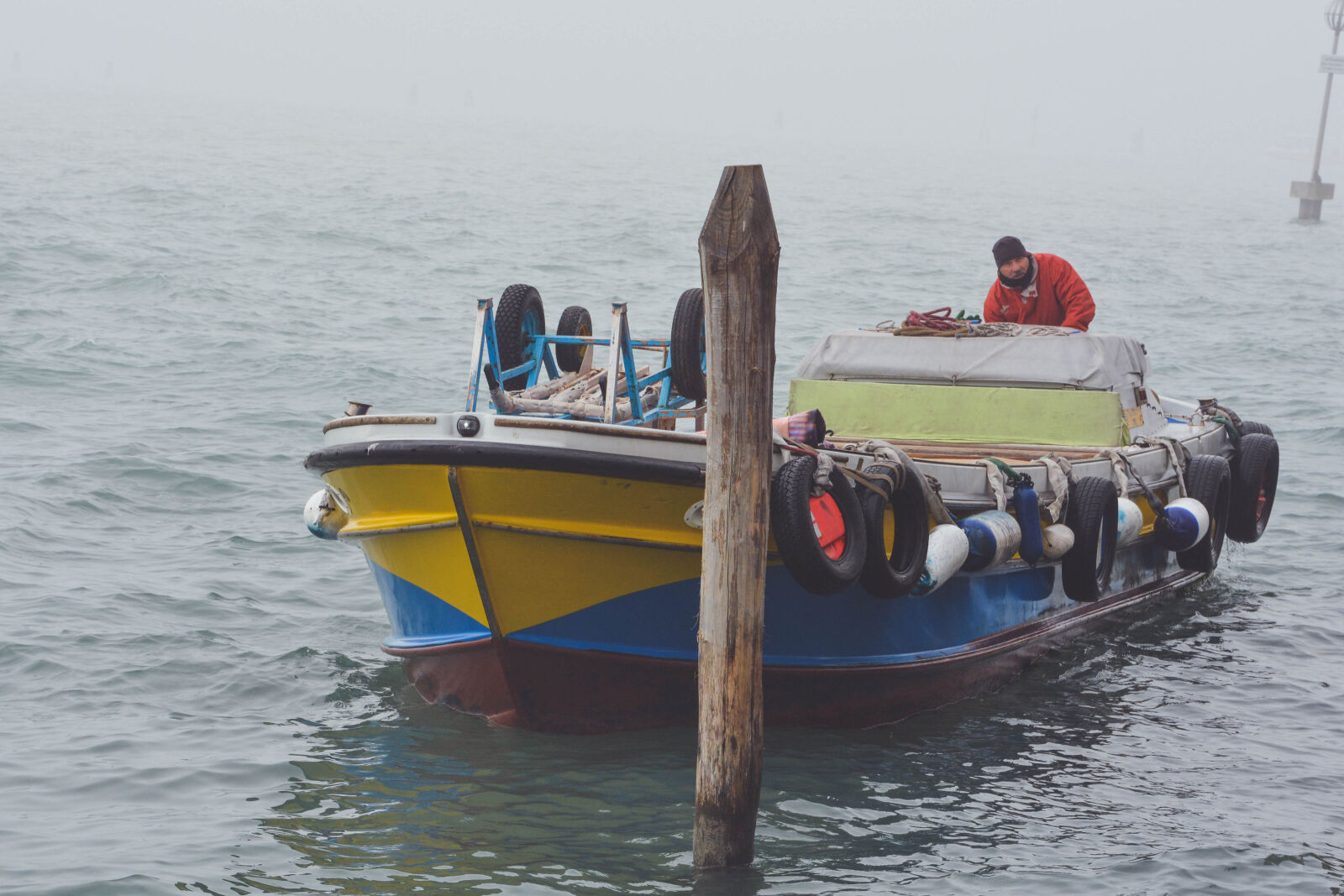 Nikon D7100 sample photo. Boat, curie, deliver, fog photography