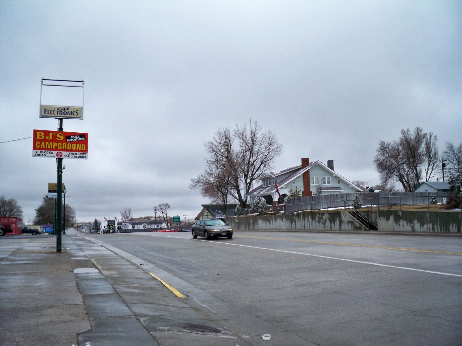 Kodak EASYSHARE M1093 IS DIGITAL CAMERA sample photo. Cold, town photography