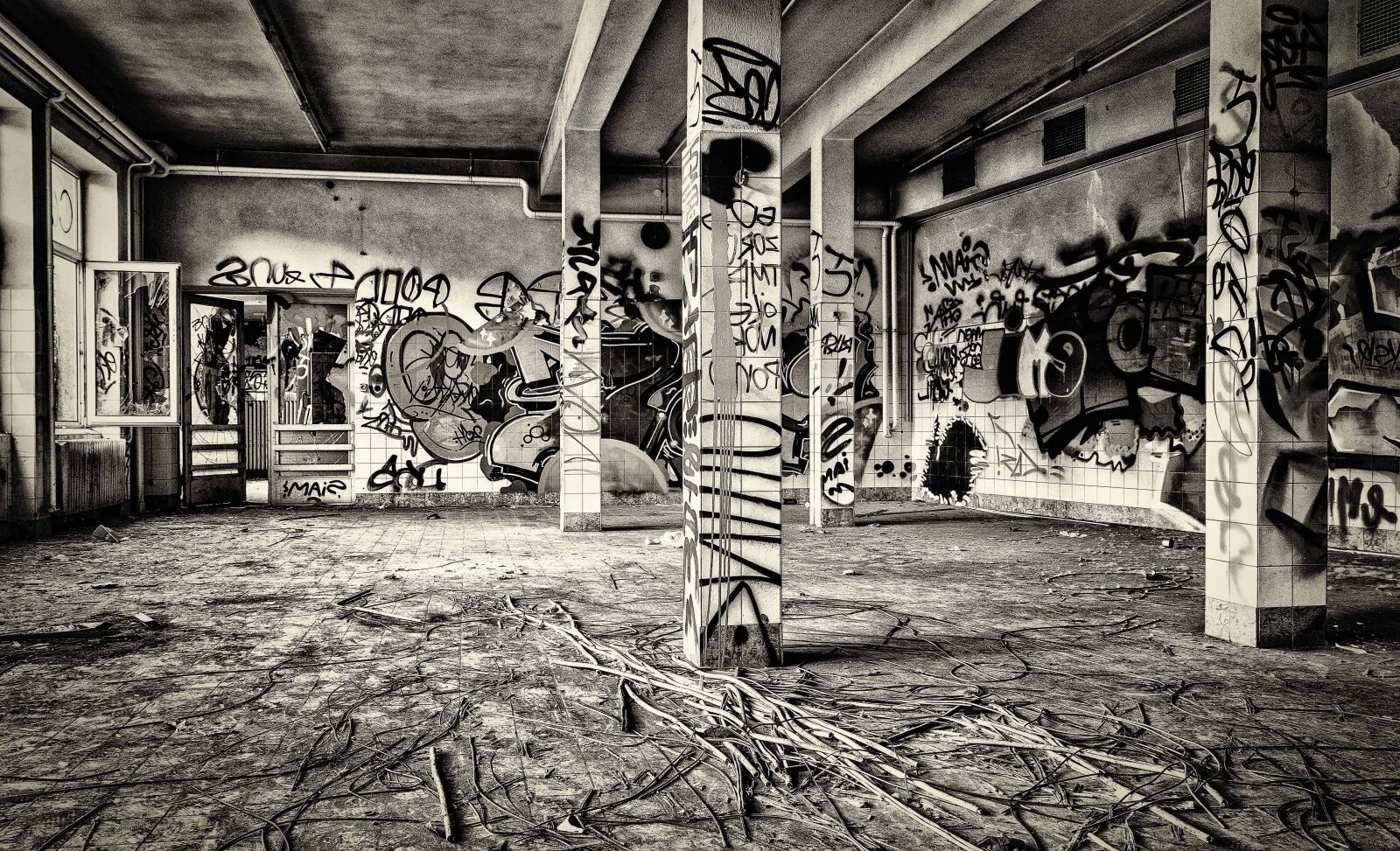 Nikon D3300 sample photo. Buildings, monochrome, old, graphite photography