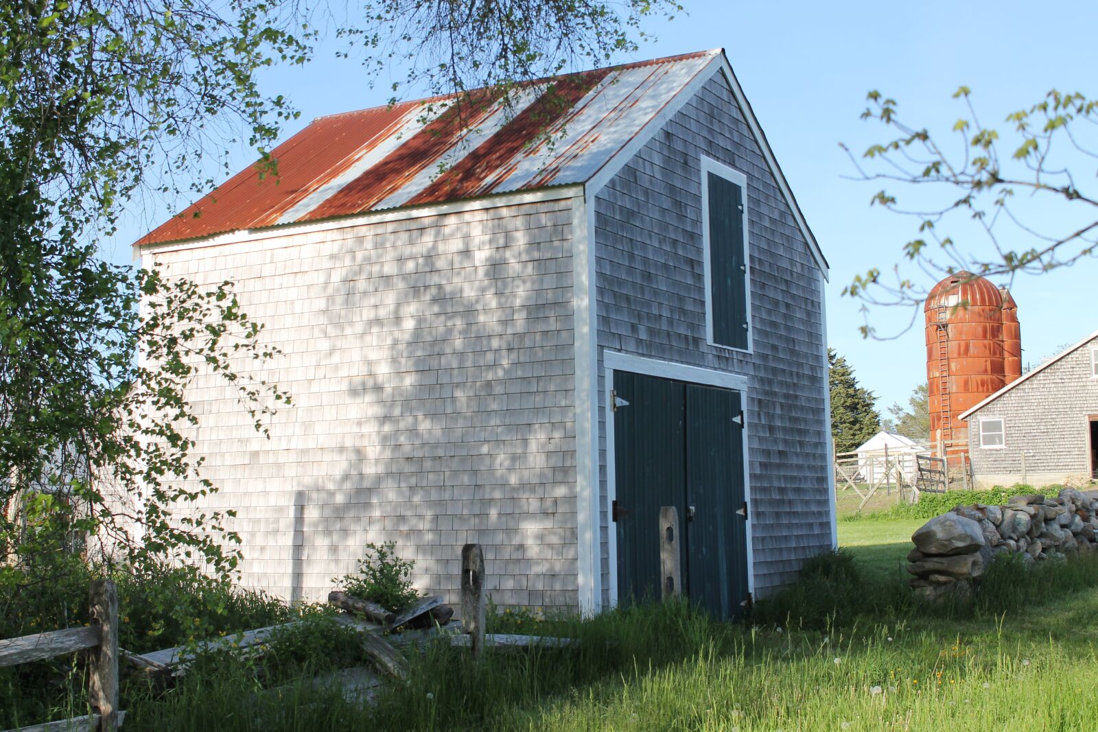 Canon EOS 1100D (EOS Rebel T3 / EOS Kiss X50) sample photo. Barn, farm, garage photography