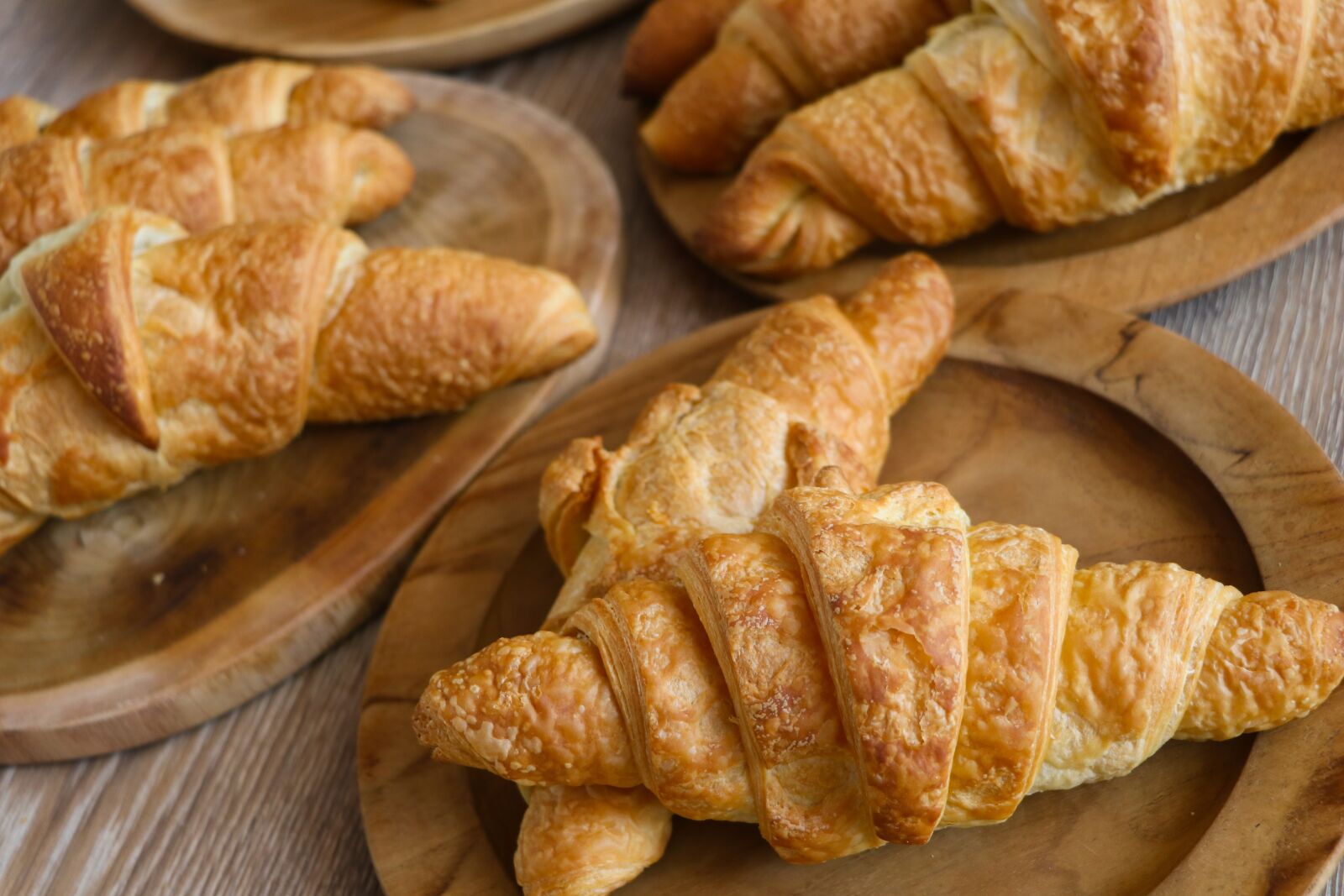 Canon EF-S 18-135mm F3.5-5.6 IS USM sample photo. Croissants, butter, bread photography