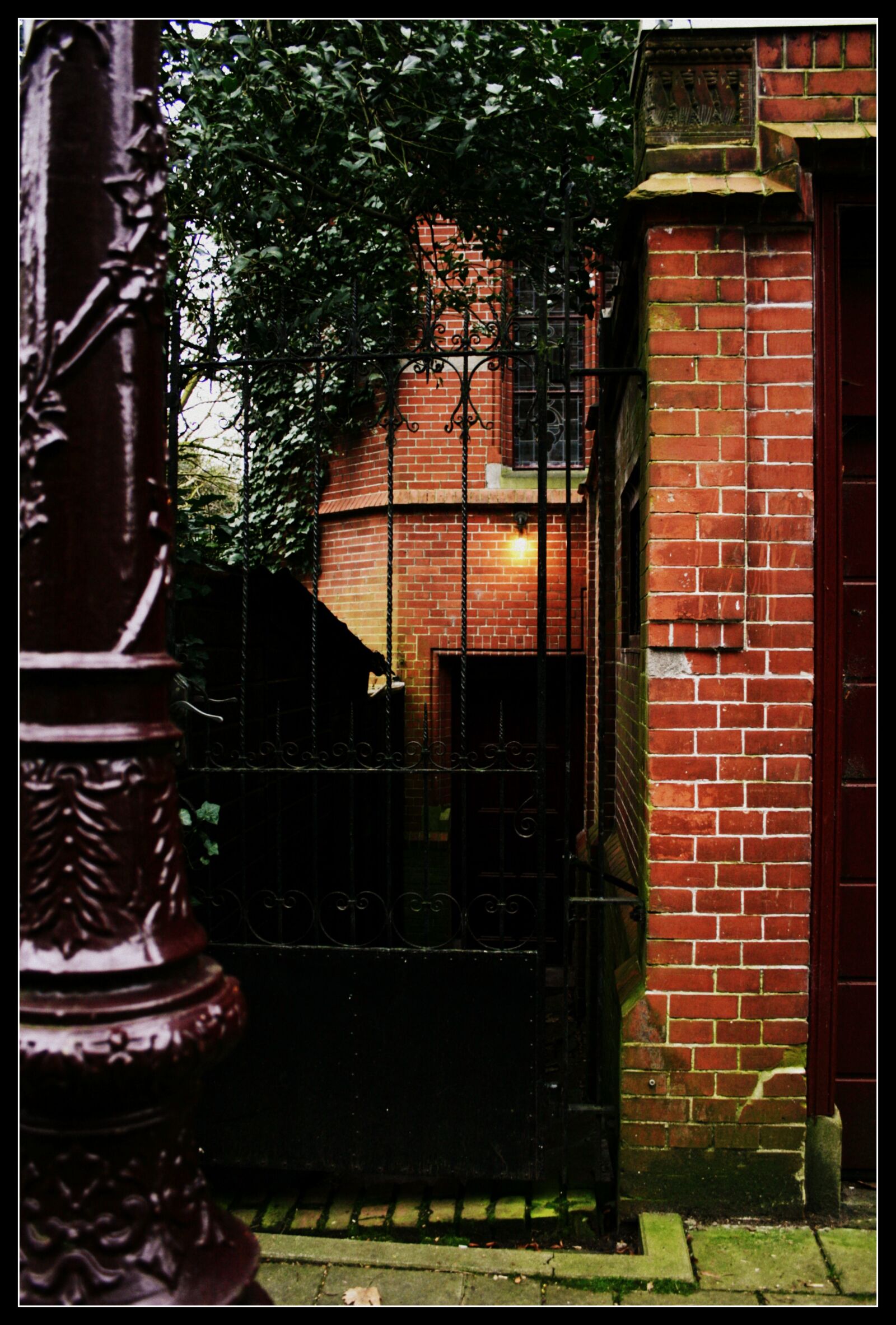 Canon EOS 400D (EOS Digital Rebel XTi / EOS Kiss Digital X) sample photo. Street, house, amsterdam photography