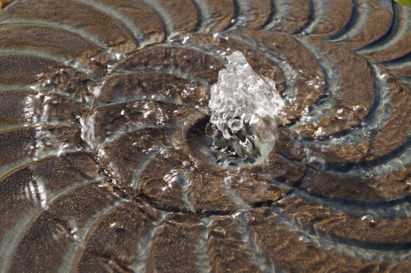 Sony DT 18-55mm F3.5-5.6 SAM II sample photo. Fountain, water, stone photography