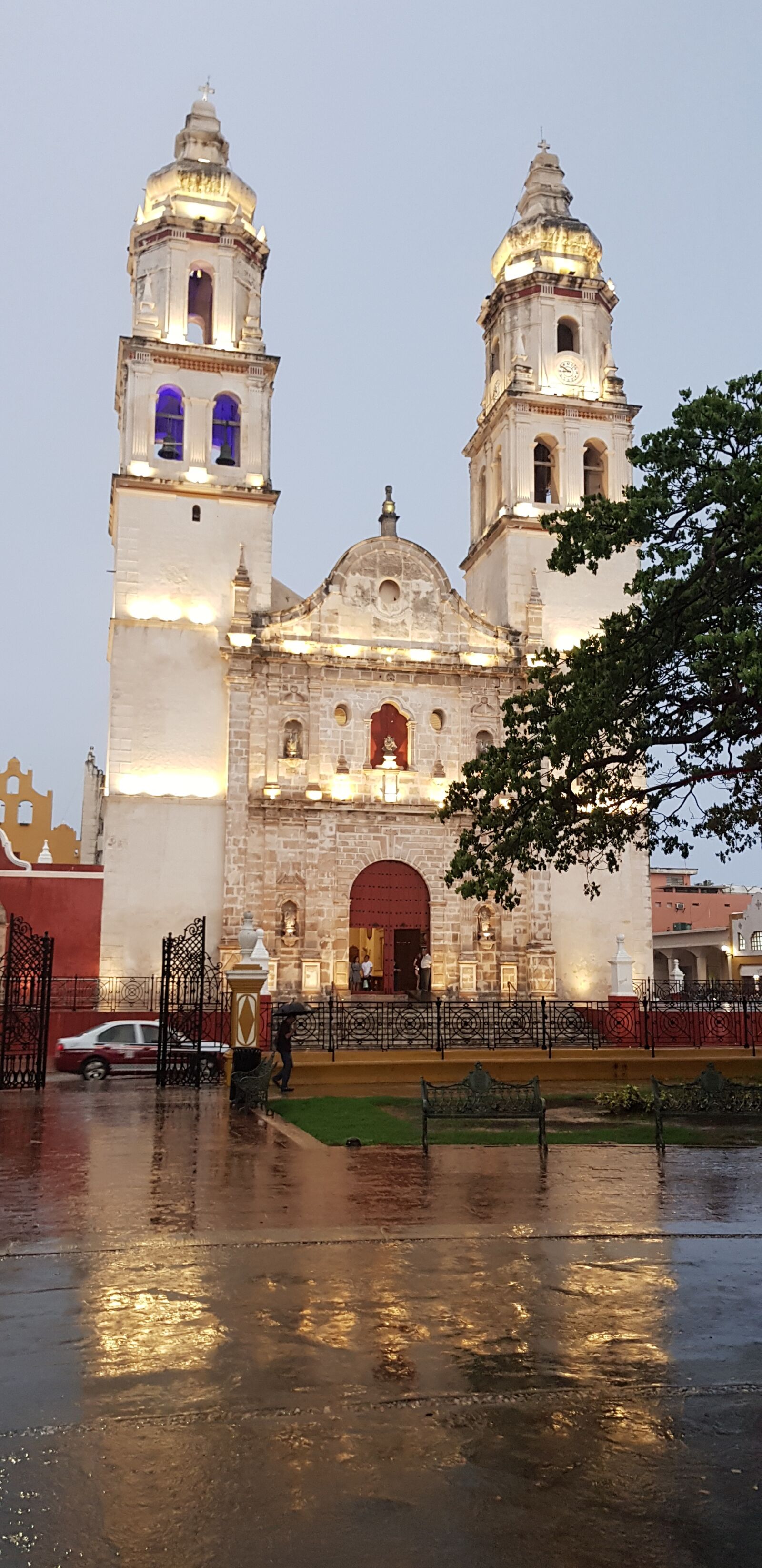 Samsung Galaxy S8+ sample photo. Catedral, rain, lluvia photography