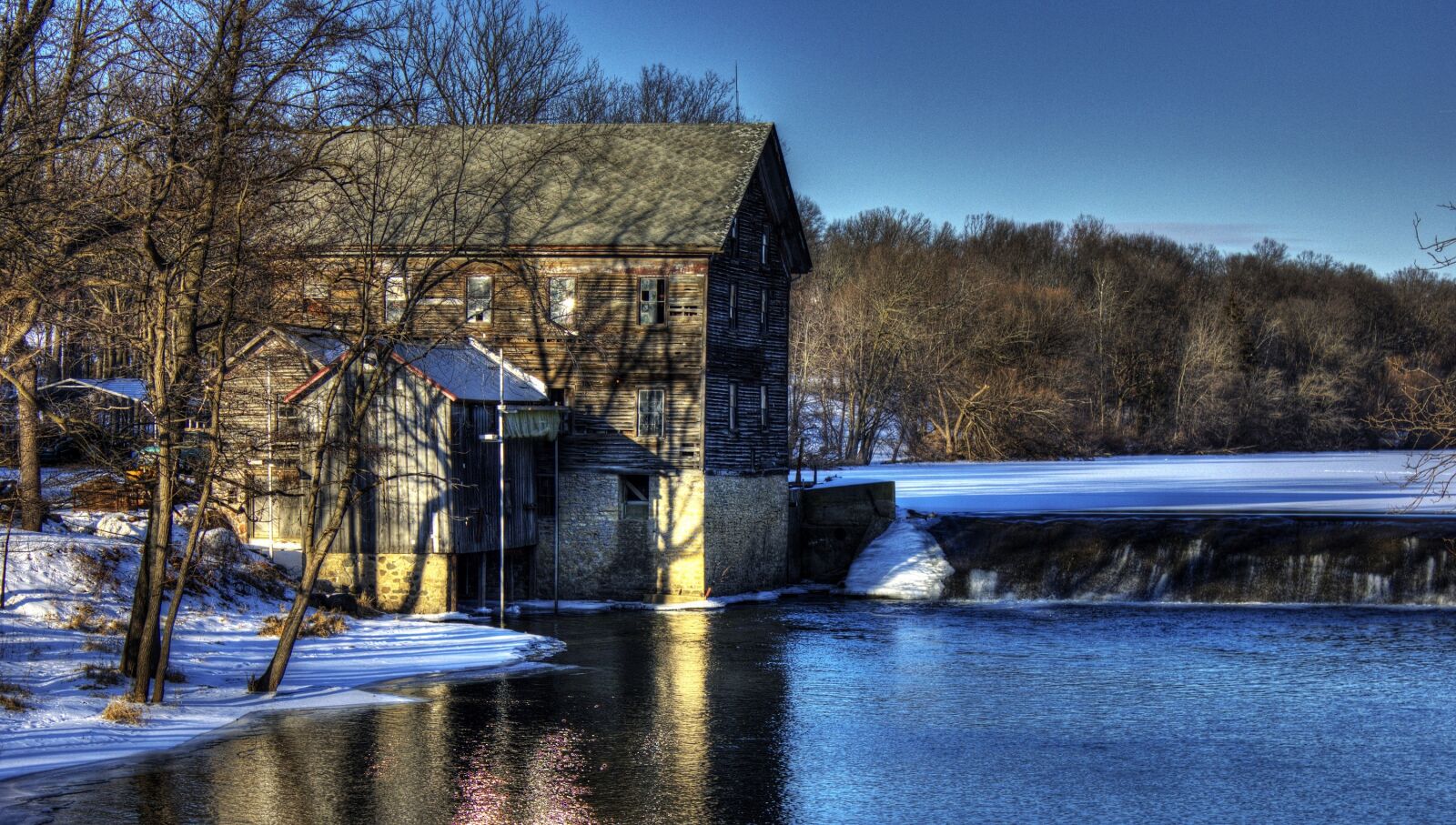Canon EOS 550D (EOS Rebel T2i / EOS Kiss X4) sample photo. Grist mill, building, stream photography