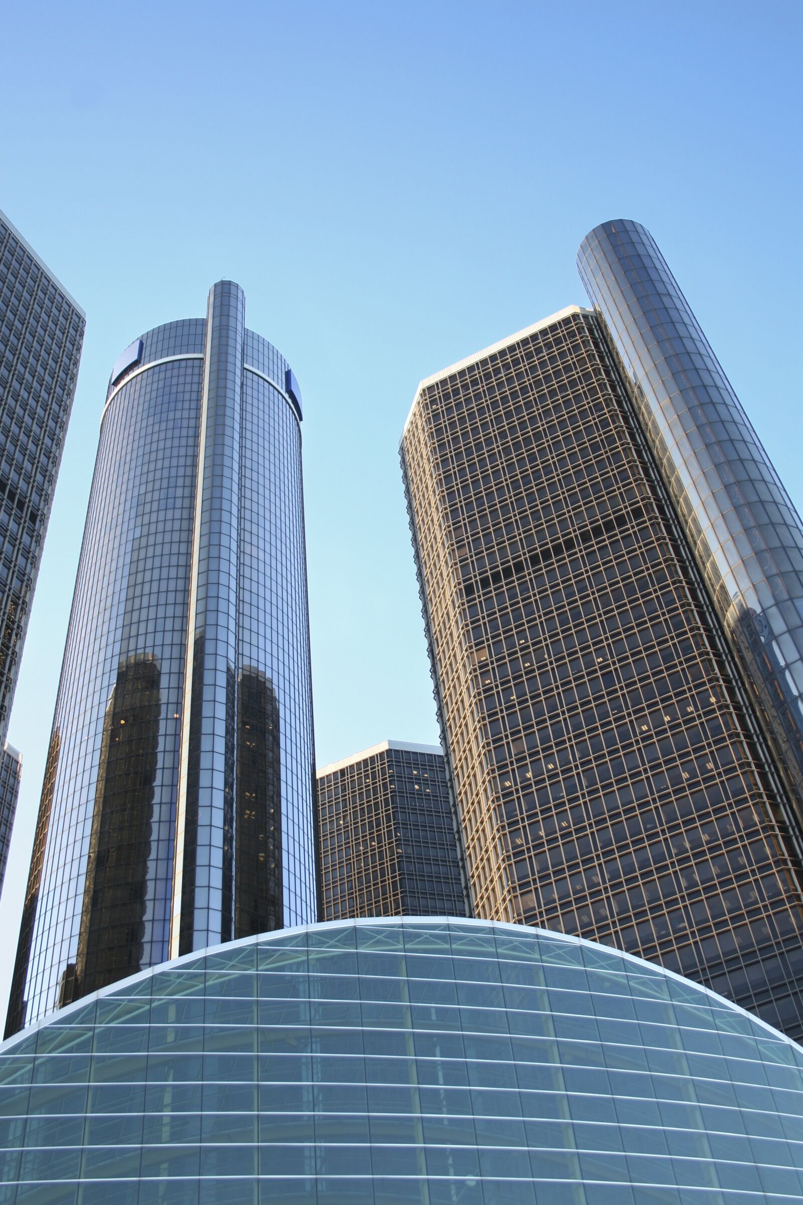 Canon EOS 20D sample photo. Buildings, detroit, general motors photography