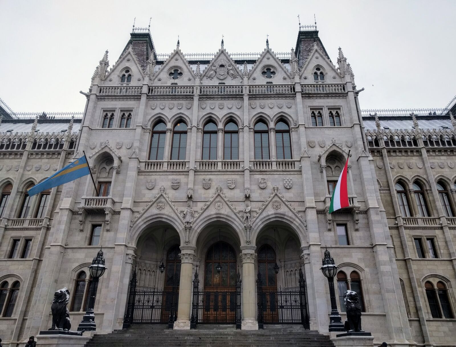 LG Nexus 5X sample photo. Budapest, parliament, facade photography