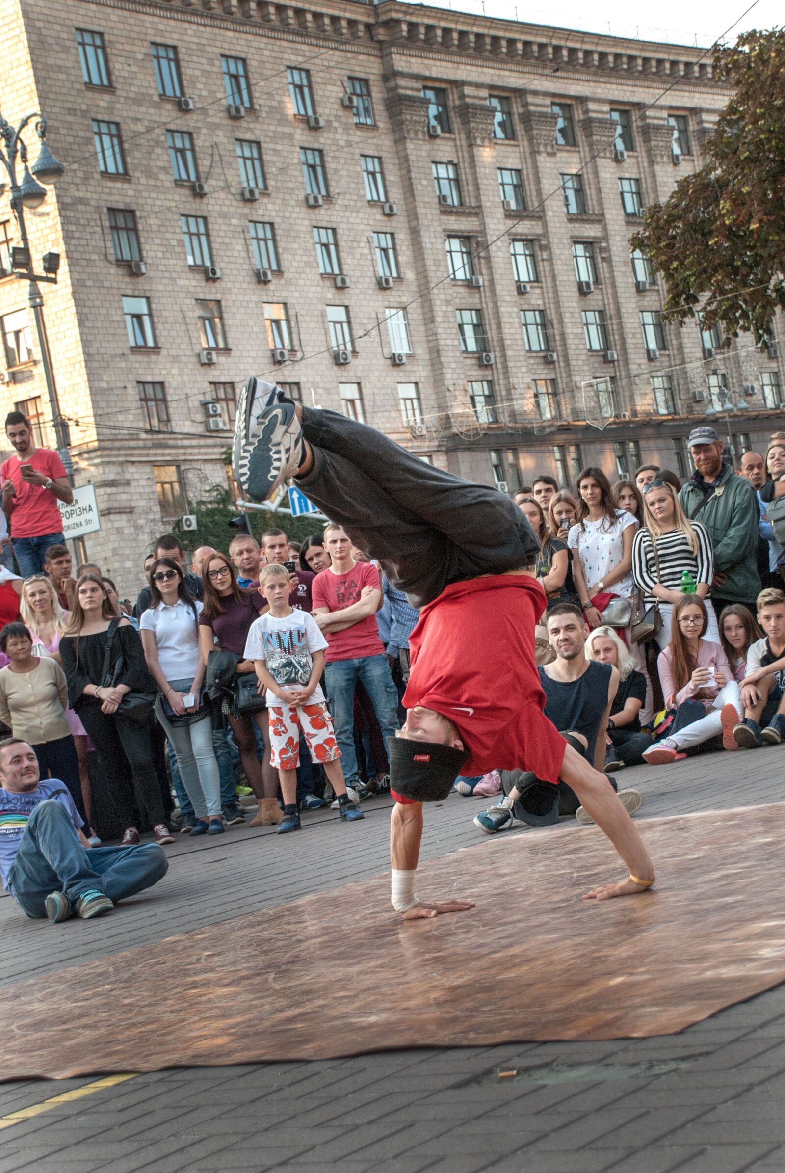 Nikon D80 sample photo. Dancing, hip hop, sports photography