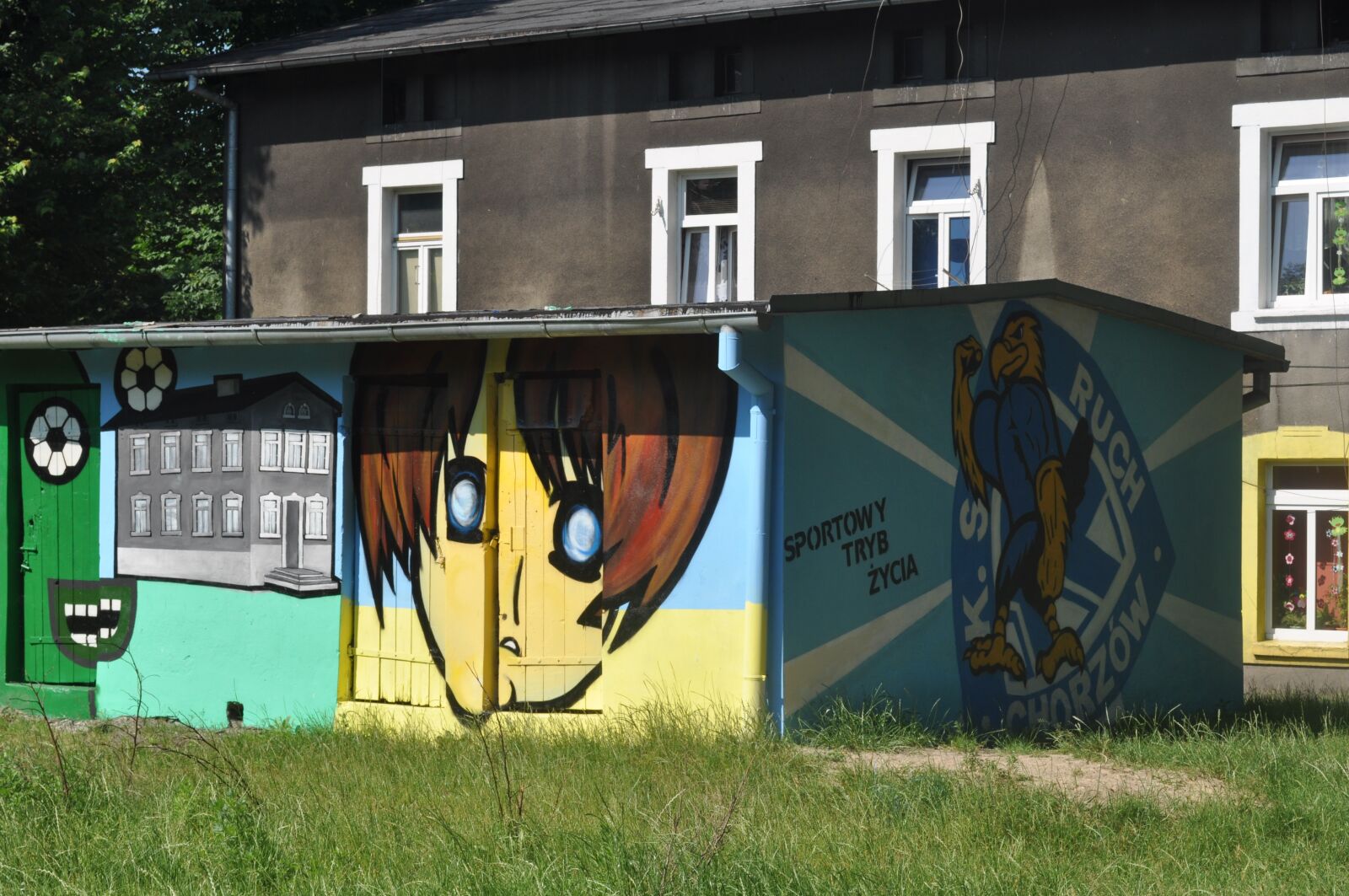 Nikon D5000 sample photo. Graffiti, kamienica, building photography