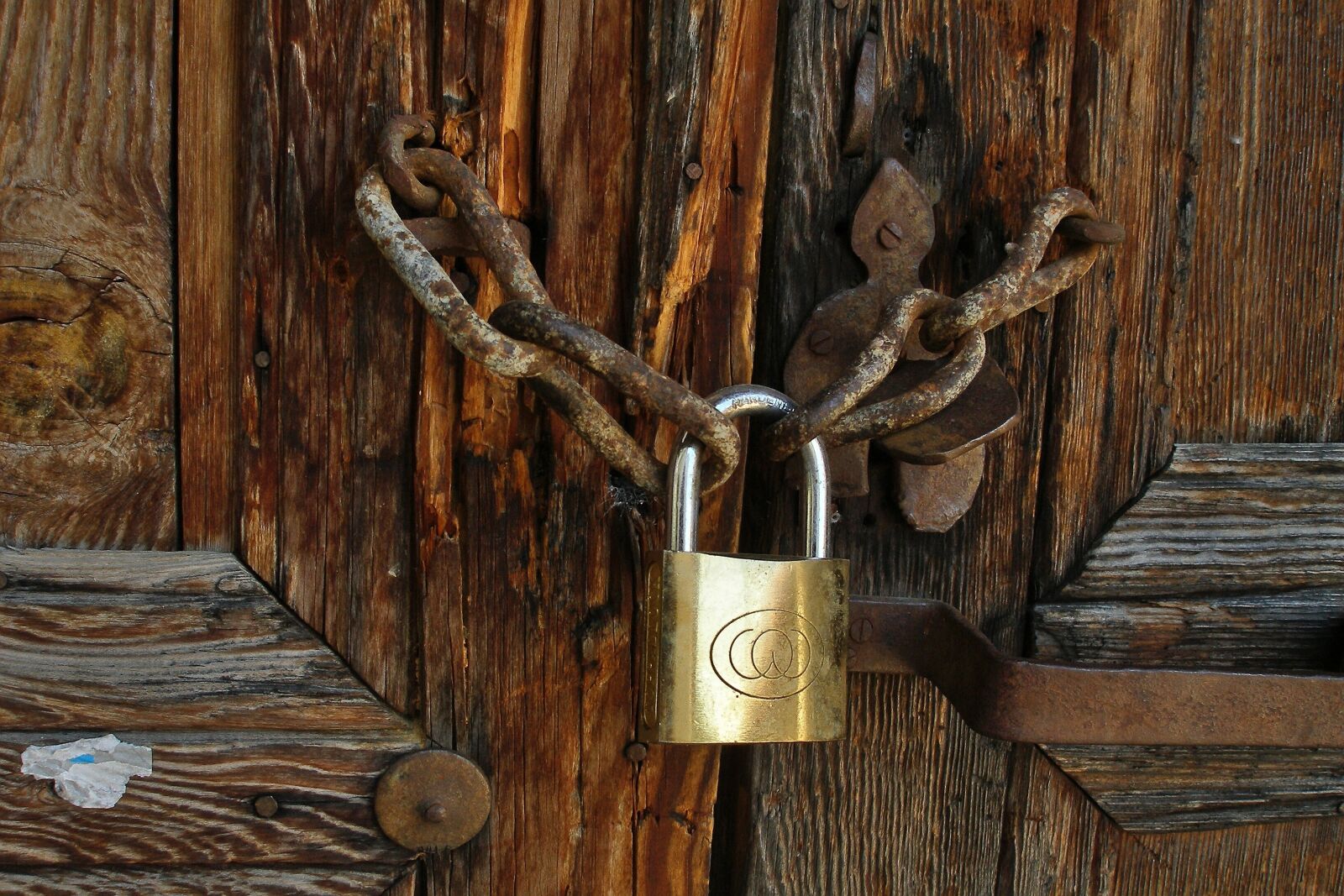 Olympus SP350 sample photo. Brass lock, padlock, rust photography